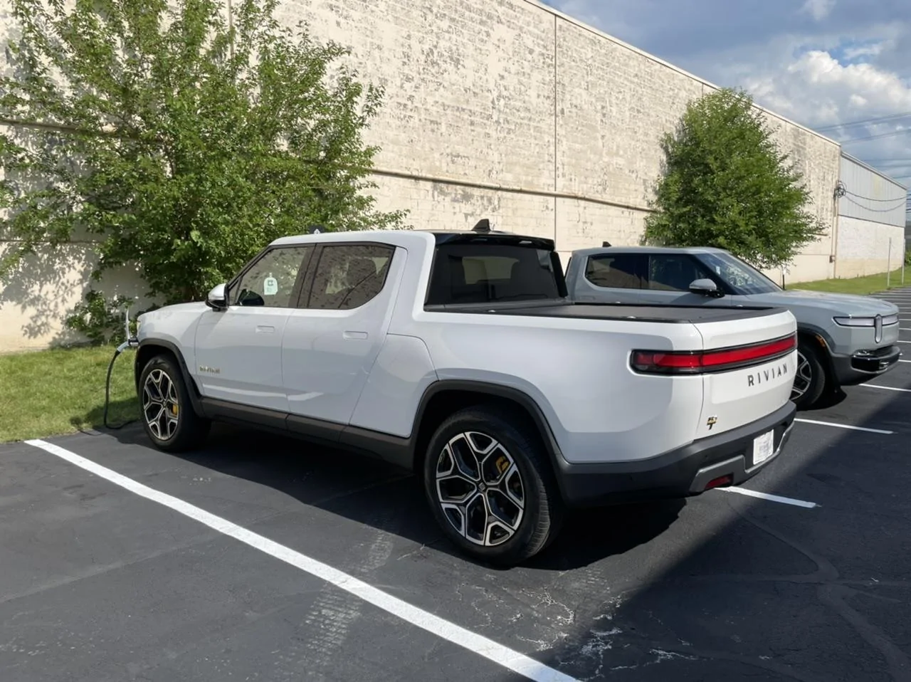 Rivian R1T R1S New Cleveland Service Center 07FAB394-F8D1-43AB-BC5D-C88BF807C4DC