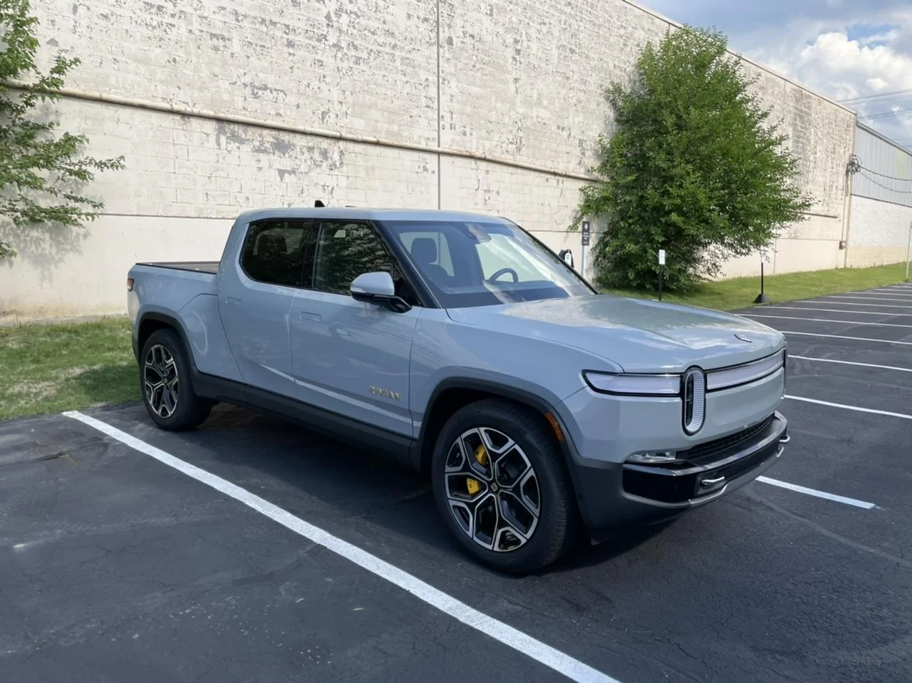 Rivian R1T R1S New Cleveland Service Center 60E90D46-3D98-41E5-9452-8C706CE4377C