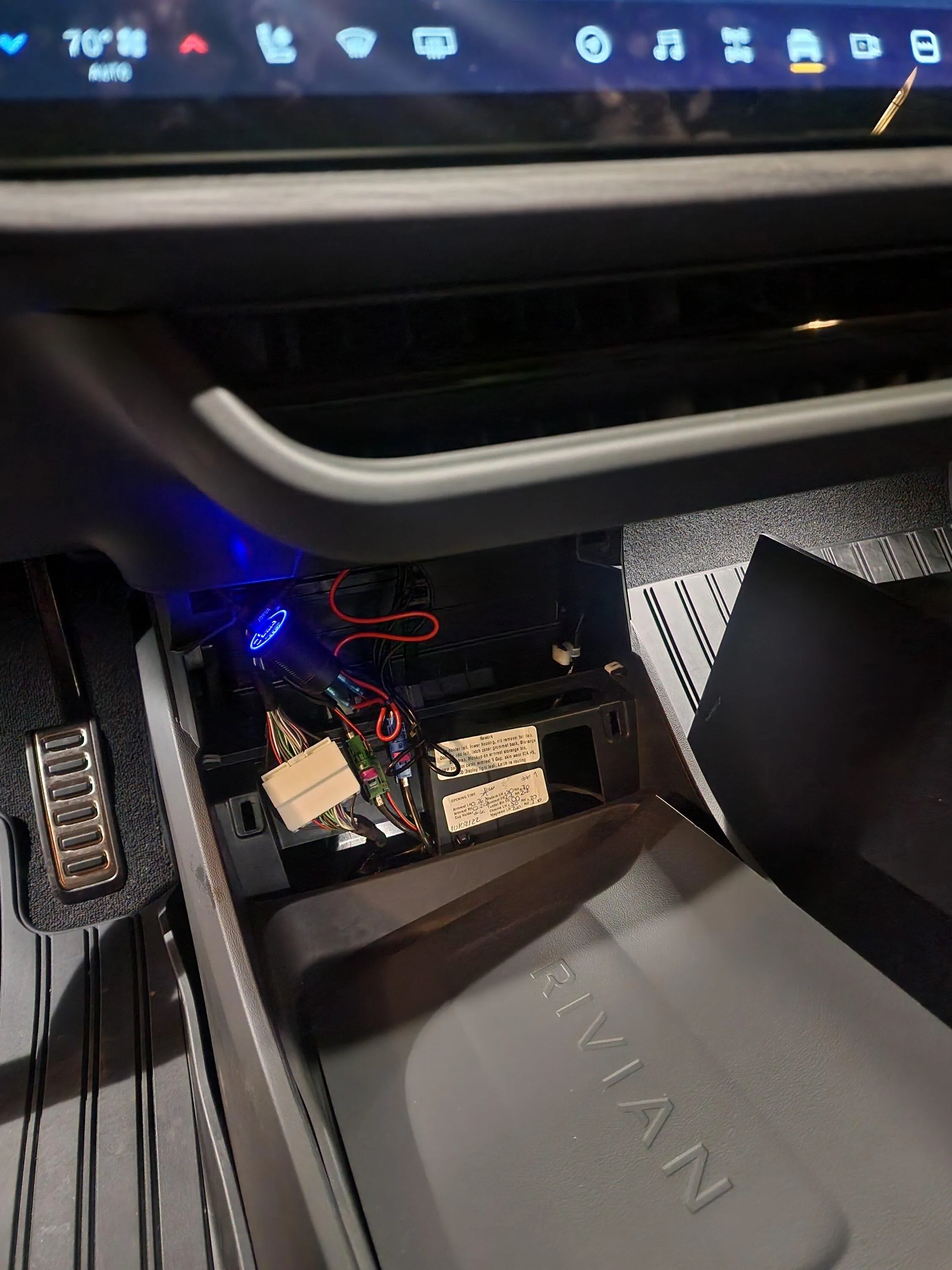Rivian R1T R1S Mounting a cell phone.  Has anyone done it? 20220615_230106