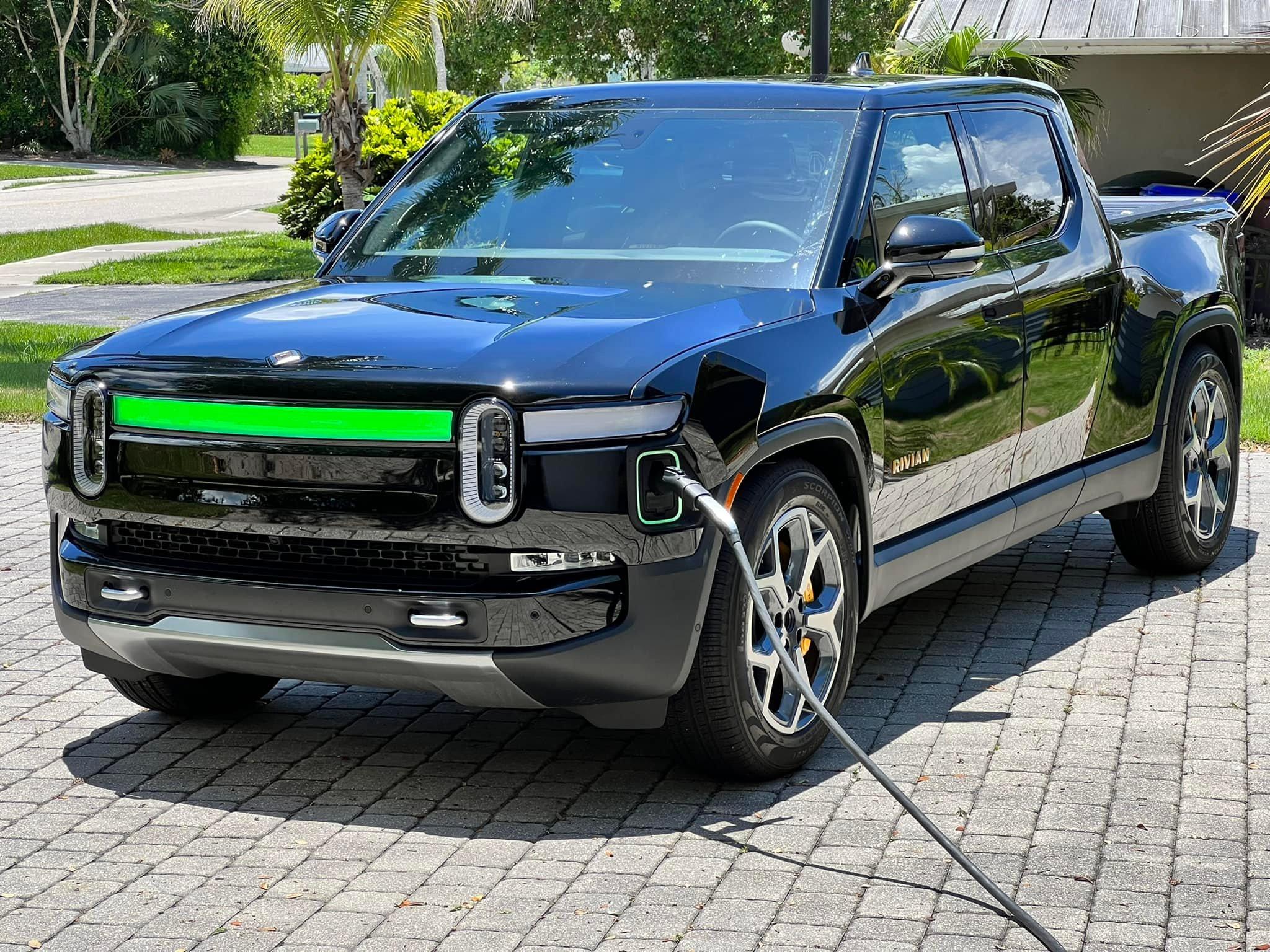 Rivian R1T R1S MIDNIGHT (Black) Rivian Photos 288325171_10225451586189053_6446781952138887805_n
