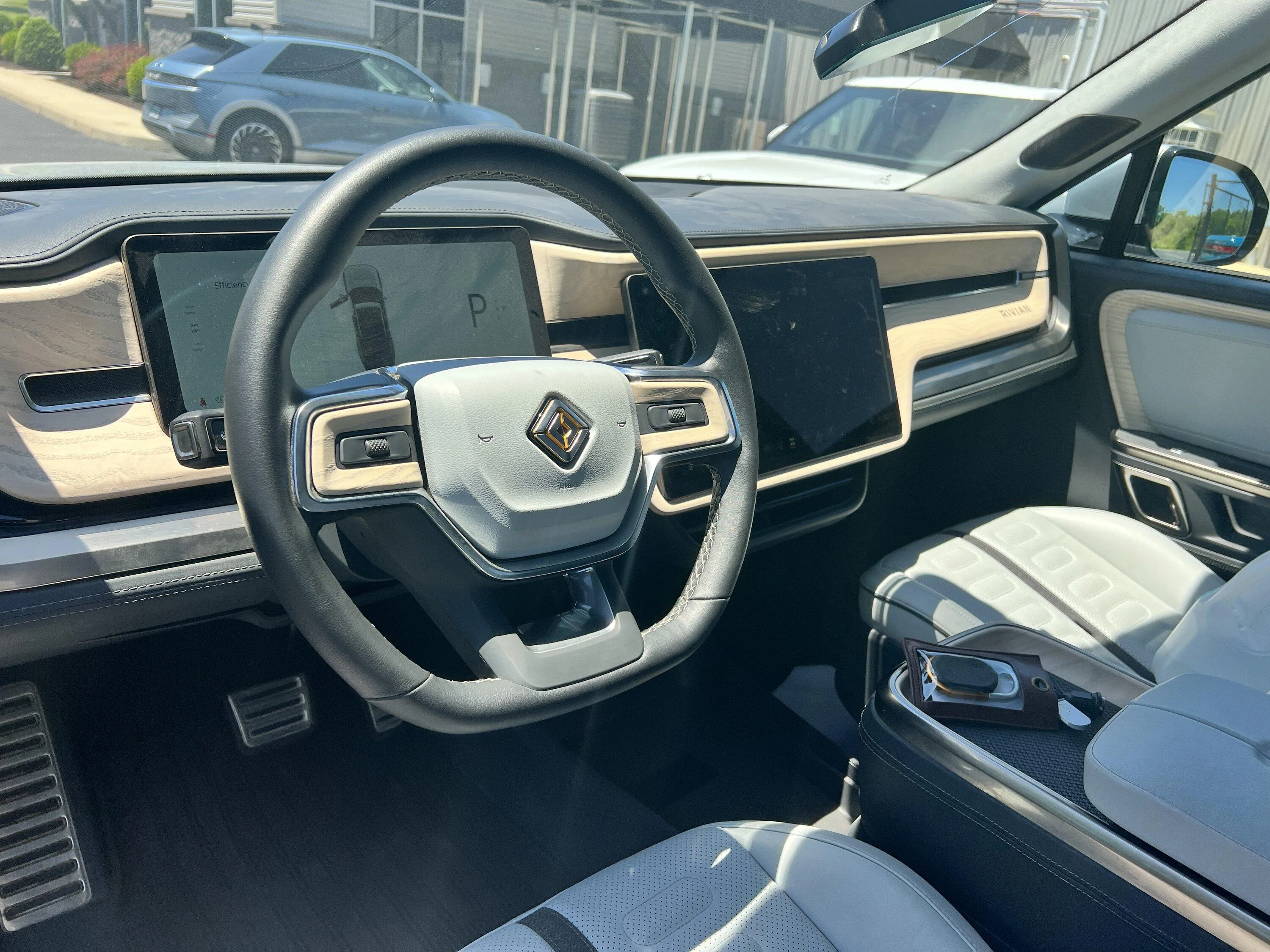 Rivian R1T R1S Photos: R1T with preproduction Ocean Coast interior A0096320-A3C9-4CDE-99A6-74B1E49EE73D