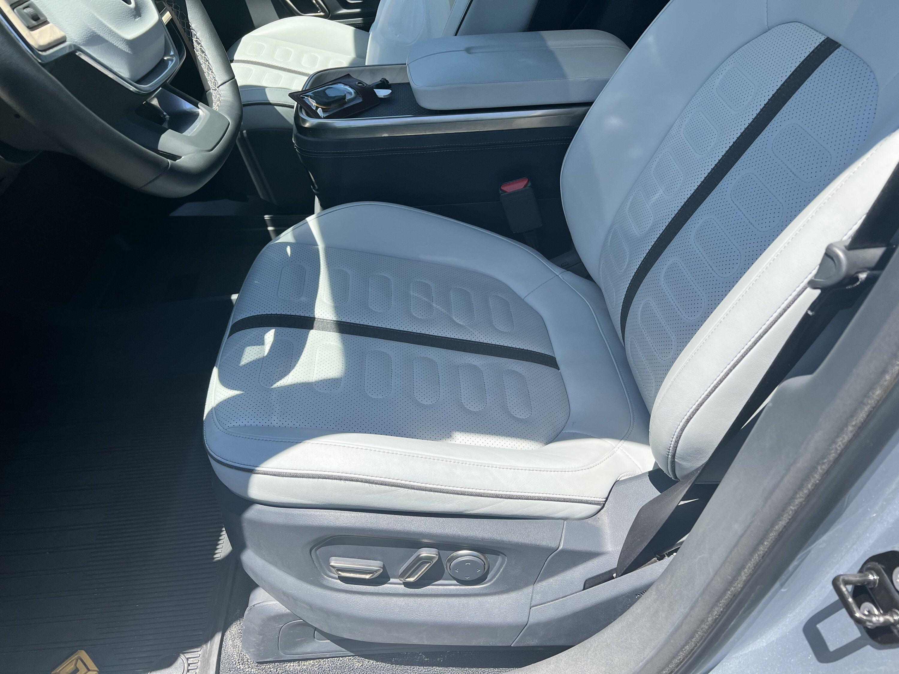 Rivian R1T R1S Photos: R1T with preproduction Ocean Coast interior FFEB1F21-DE28-4318-83E7-DFC1D6B7906D