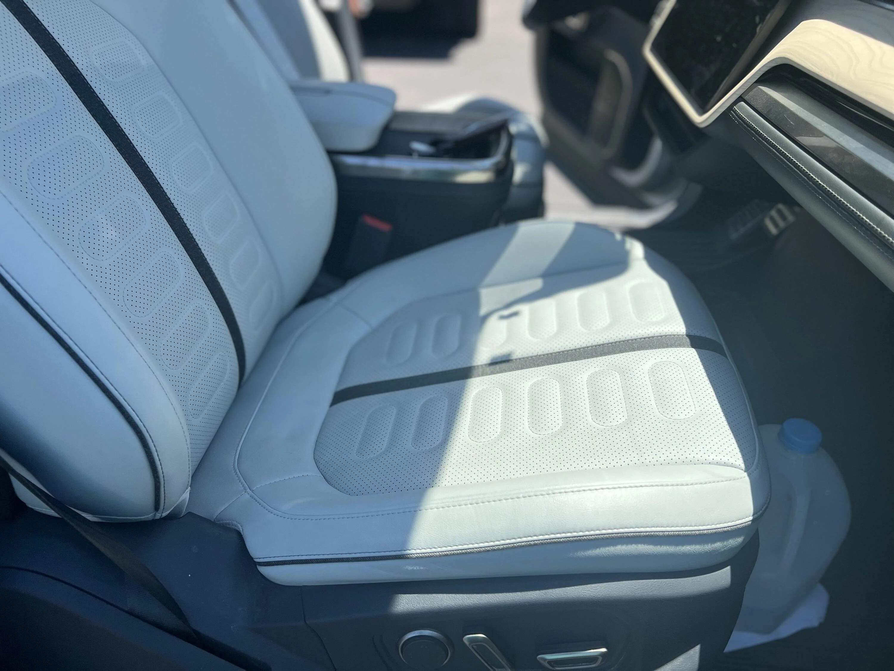 Rivian R1T R1S Photos: R1T with preproduction Ocean Coast interior 74C1A2EC-F504-4AF5-A3A6-D4E76D2173DF
