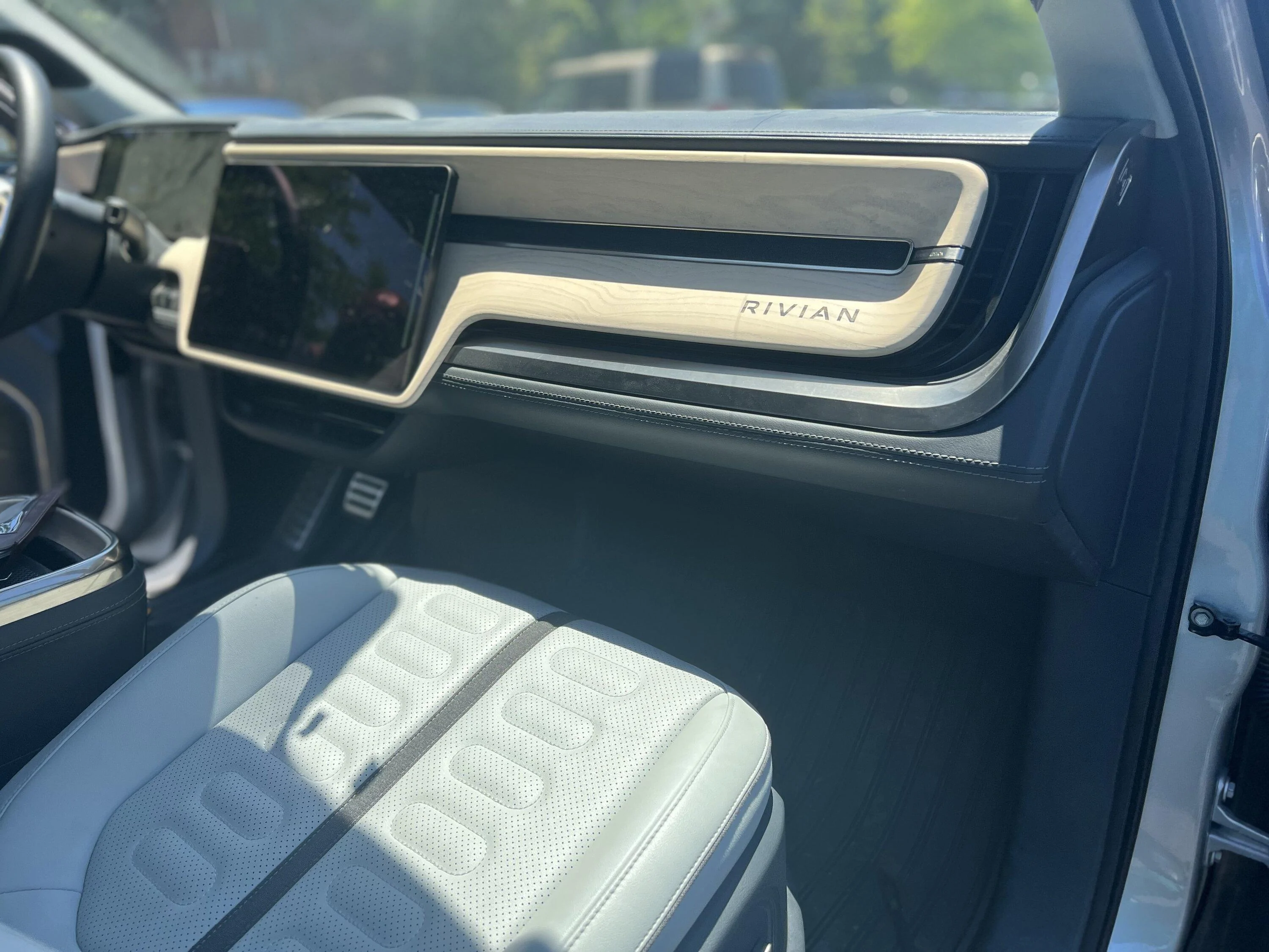 Rivian R1T R1S Photos: R1T with preproduction Ocean Coast interior 5E5E46C9-6E46-4CF5-8AF0-05DDFBB017F9