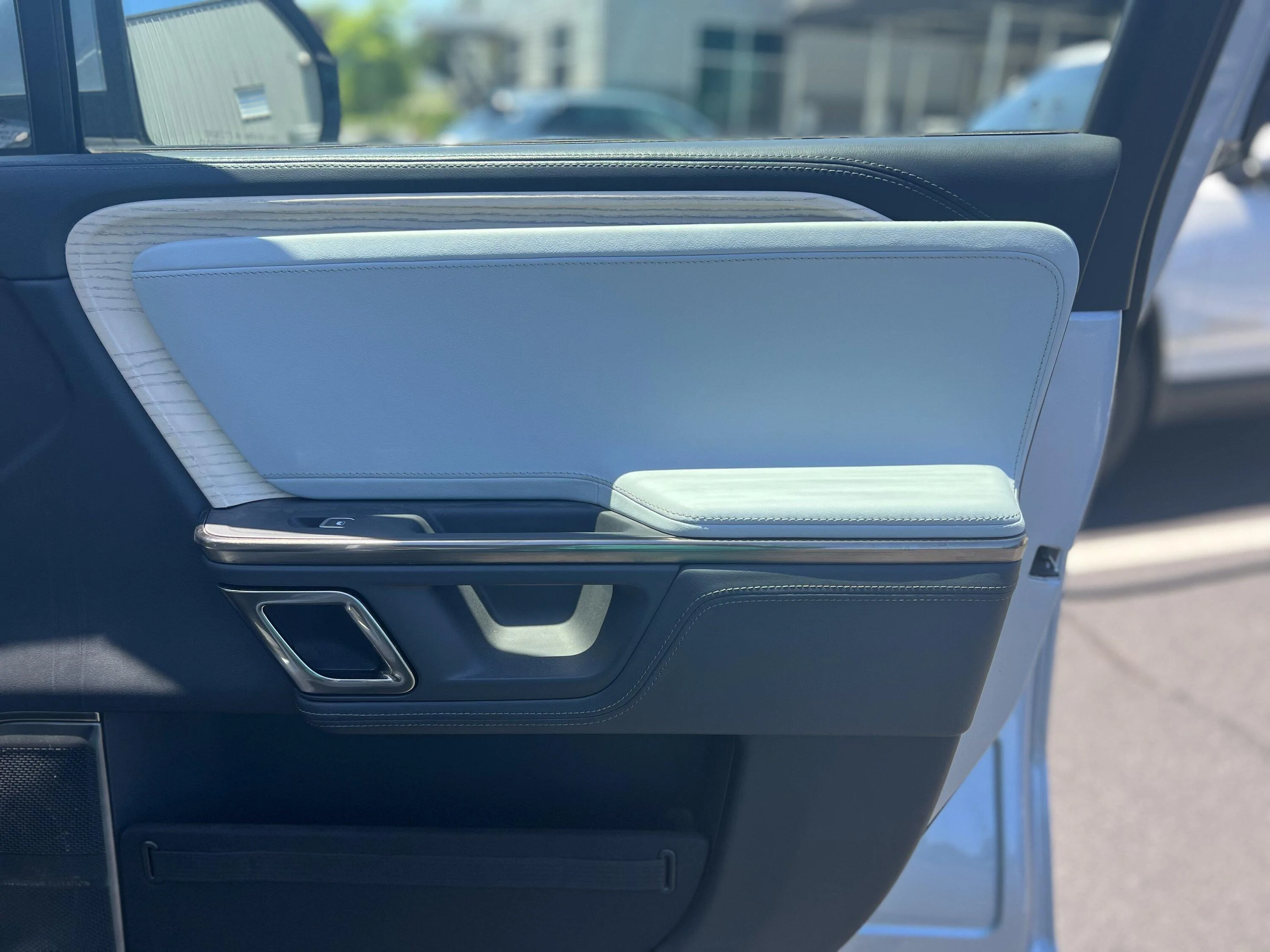 Rivian R1T R1S Photos: R1T with preproduction Ocean Coast interior 51487B57-6438-4F91-8052-2BDD23F6C351