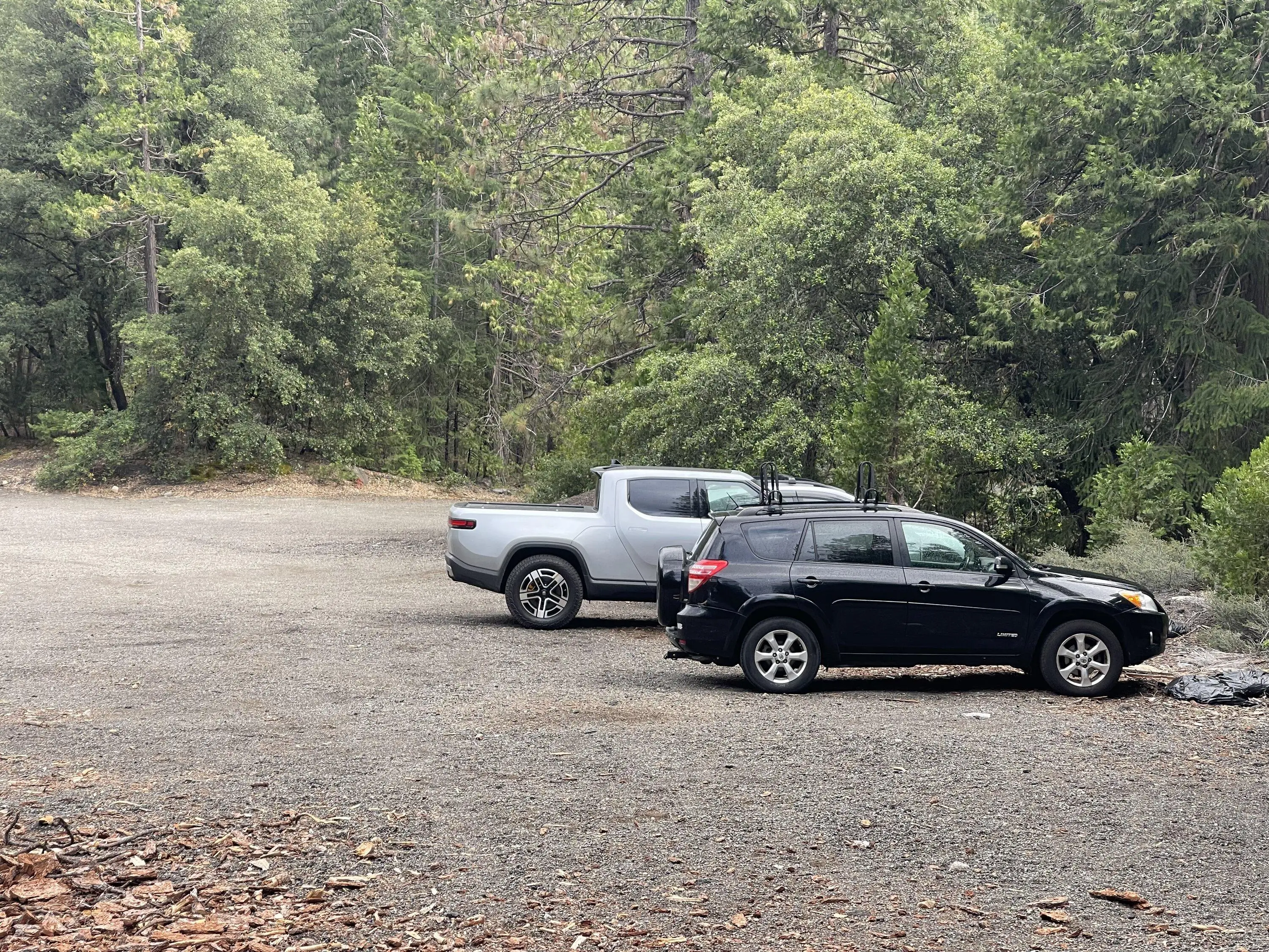 Rivian R1T R1S LA SILVER Rivian Photos B727625B-2AB8-4B88-8C9C-97EF940B4628