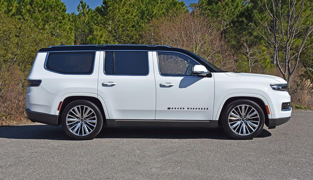Rivian R1T R1S Midnight Black R1S + Black Wheels looks soooo good! ? 2022-jeep-grand-wagoneer-series-3-side