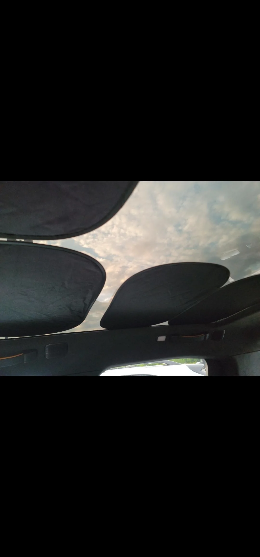 Rivian R1T R1S Sunroof Shade Option Screenshot_20220621-071741_Gallery