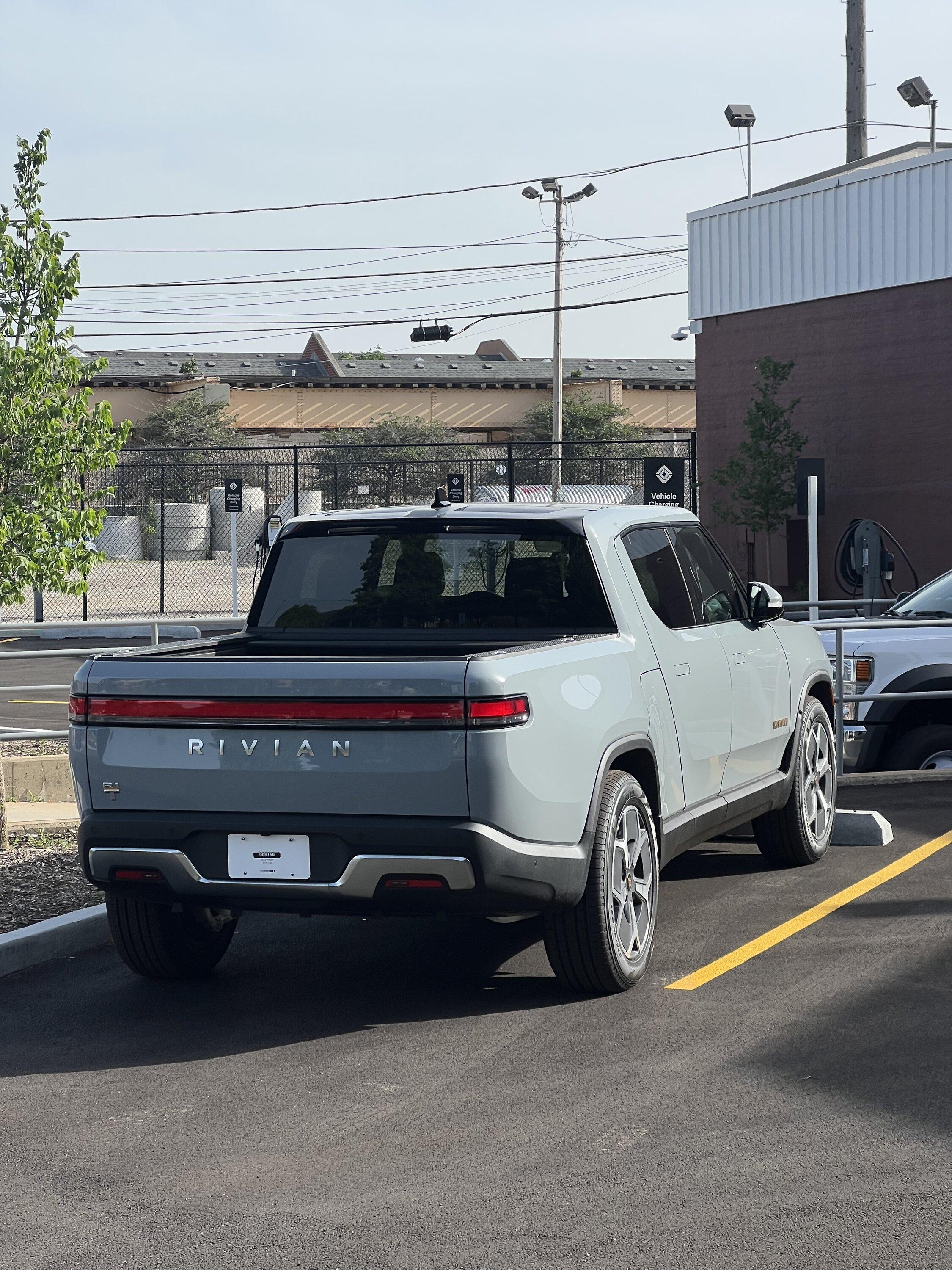 Rivian R1T R1S Rivian Service Centers / Retail Locations List / Other Facilities (Pics & Updates) 85B5D753-137F-471D-82CC-BE94F419B545