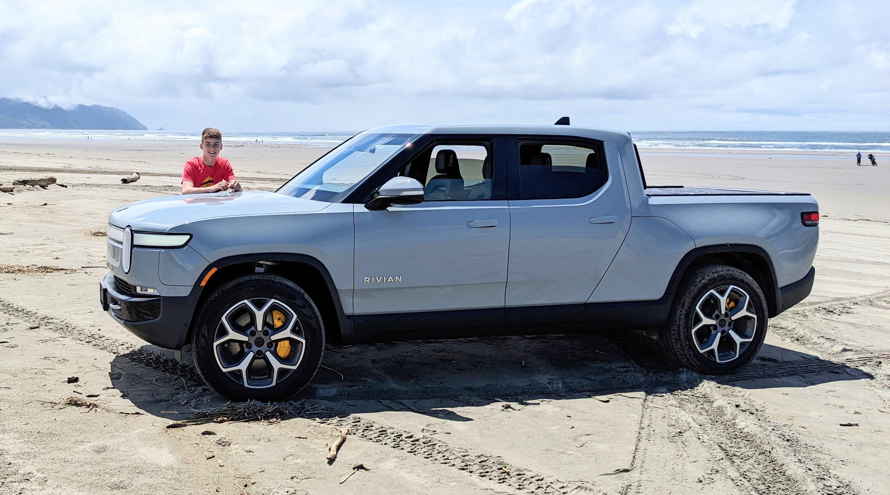 Rivian R1T R1S LIMESTONE R1T Photos PXL_20220619_202452563_2