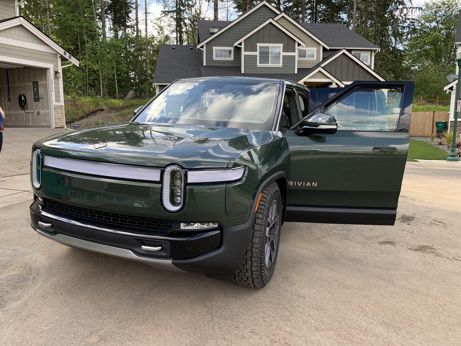 Rivian R1T R1S PNW Roll Call d6c4a7ec-21c8-47d6-b842-0caef255e198-jpe