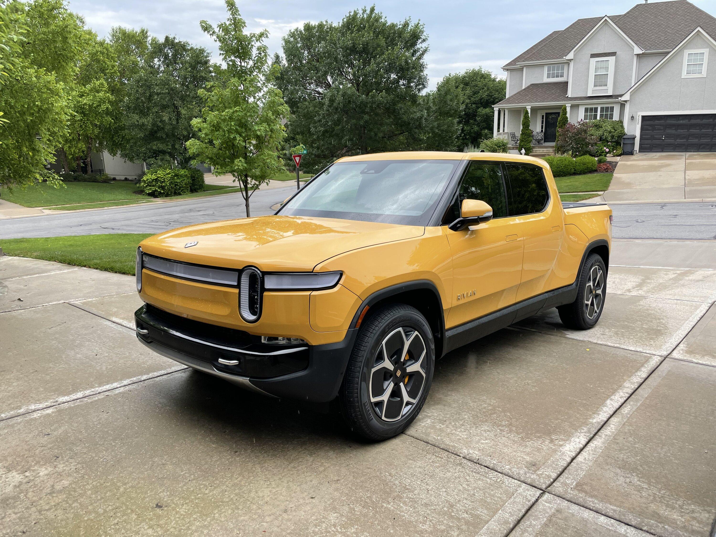Rivian R1T R1S COMPASS YELLOW R1T Photos 87CE734E-59A5-425A-9F0A-54D2F4697DB8