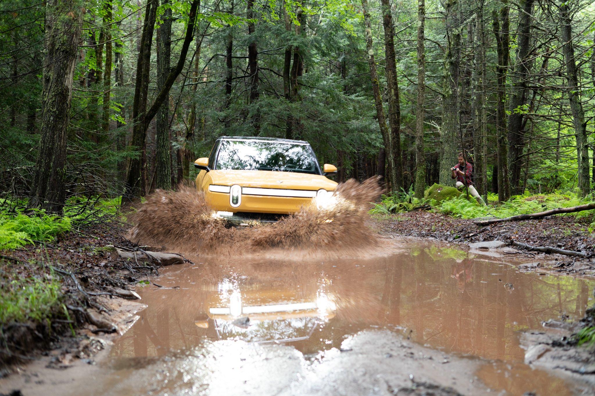 Rivian R1T R1S R1S Reviews Master List: Jalopnik, Inside EVs, TFL, etc FV_QGA7WIAEB2x8