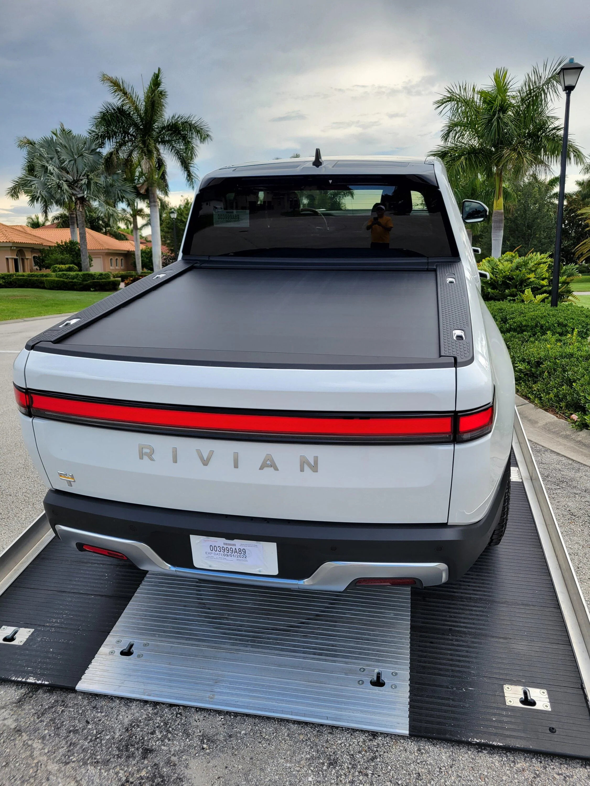 Rivian R1T R1S GLACIER WHITE R1T  Photos 20220609_152210