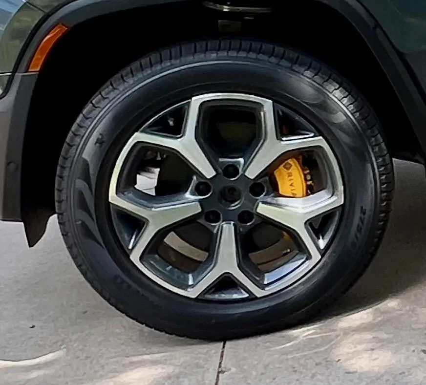 Rivian R1T R1S Removing 21" wheel aero covers + 3d printed hub cap = clean, easy Rivian aero cover - 2