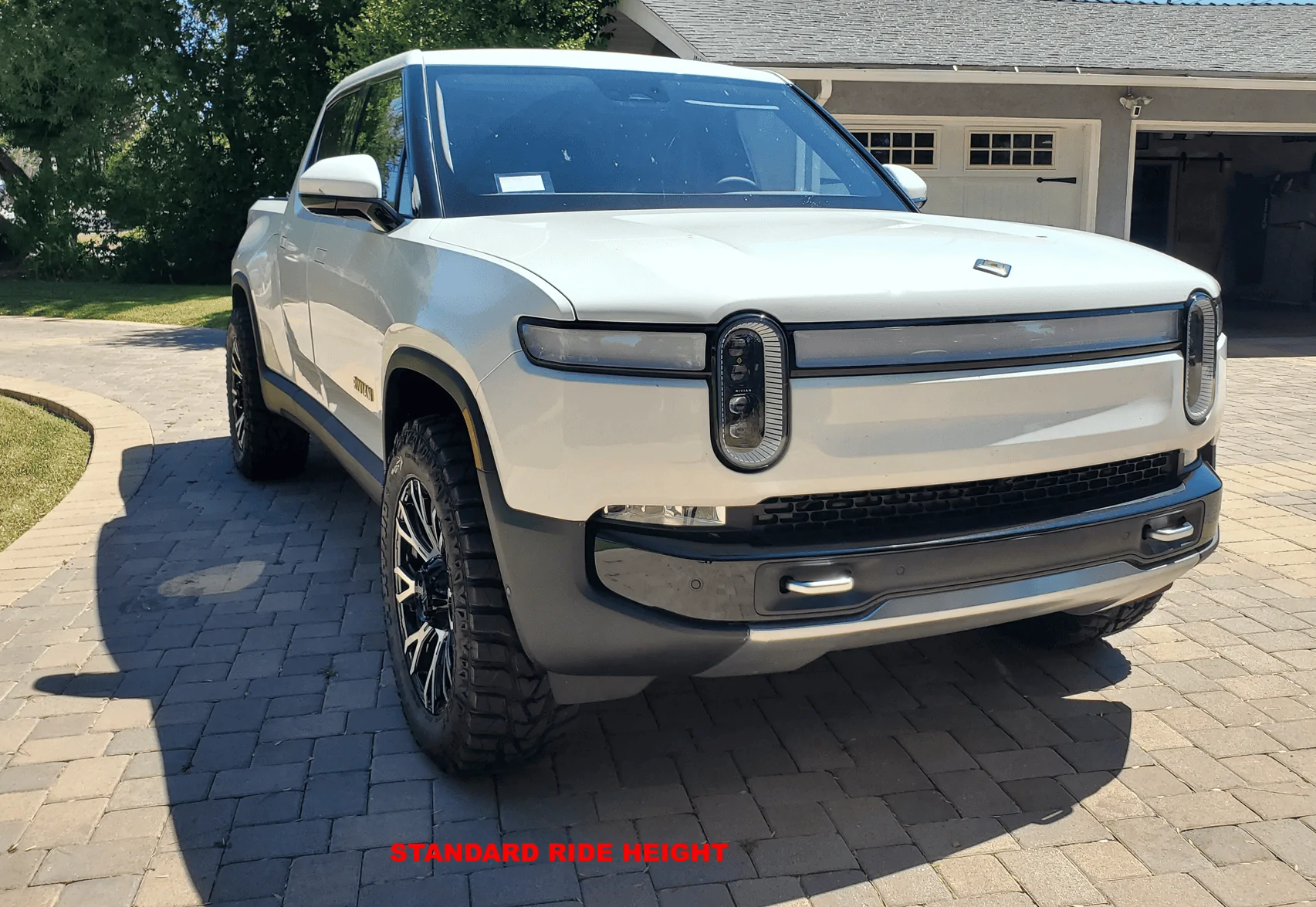 Rivian R1T R1S EDIT: NEW TIRES INSTALLED  / Got the new wheels / tires installed...photos to show fitment, not wheel choice 1656187585031