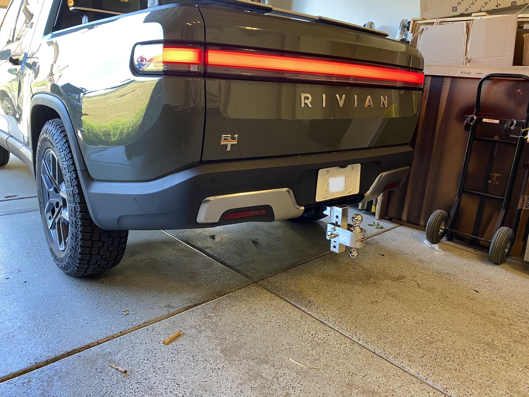 Rivian R1T R1S Hitch Pin length 64196129-16E4-4971-B7D9-402E395575E2