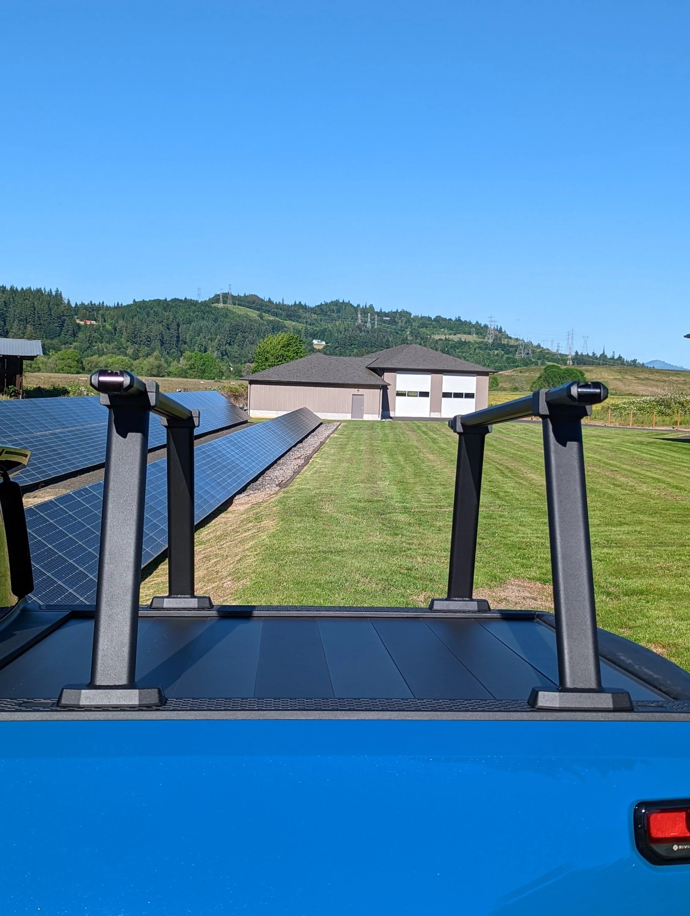 R1T Cab High Crossbars Side View.jpg