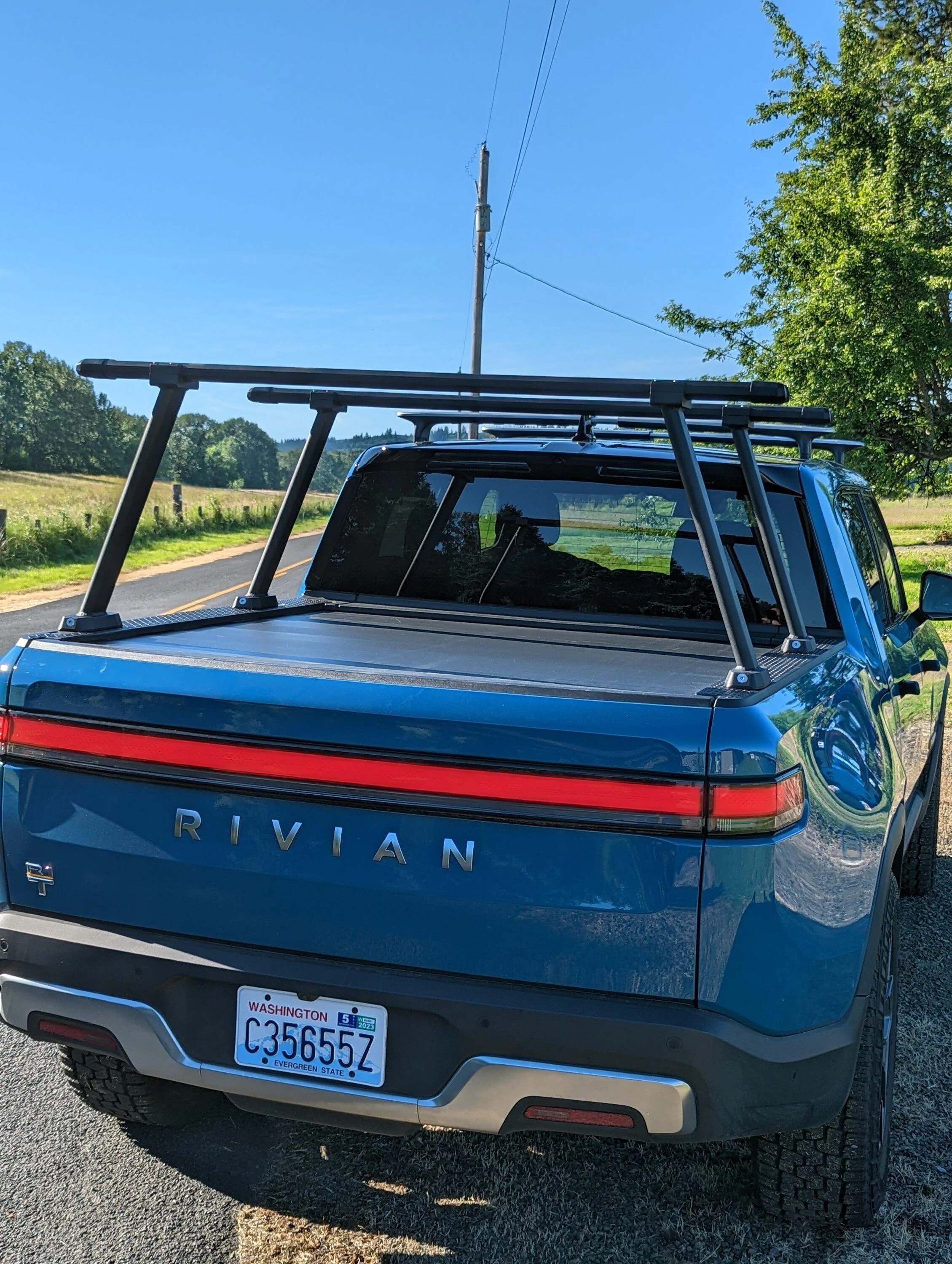 R1T Cab High Crossbars Rear View.jpg