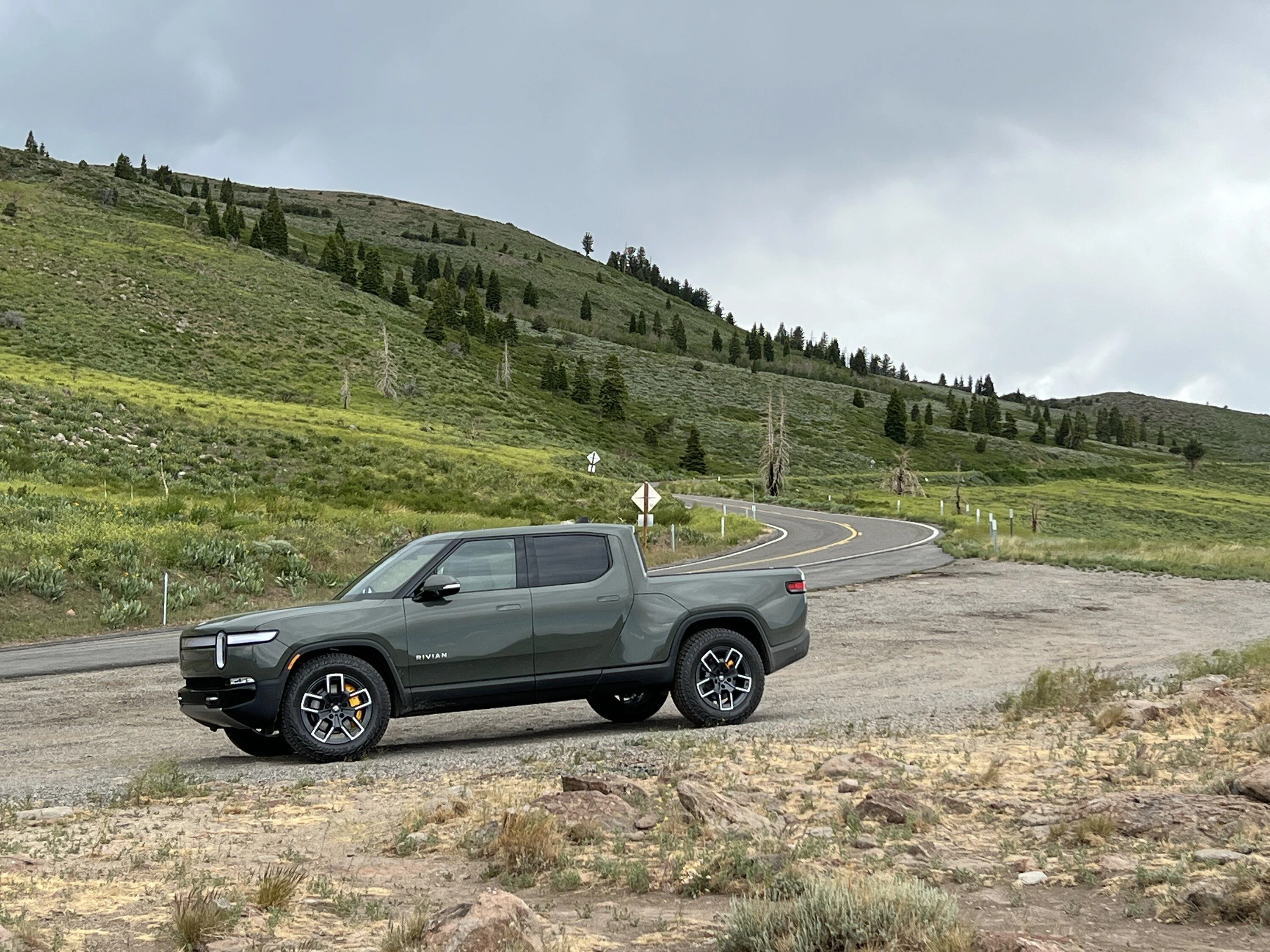 Rivian R1T R1S Sierra trip pics EEE13FB2-8E55-46E0-A42E-69FB25A68FC6