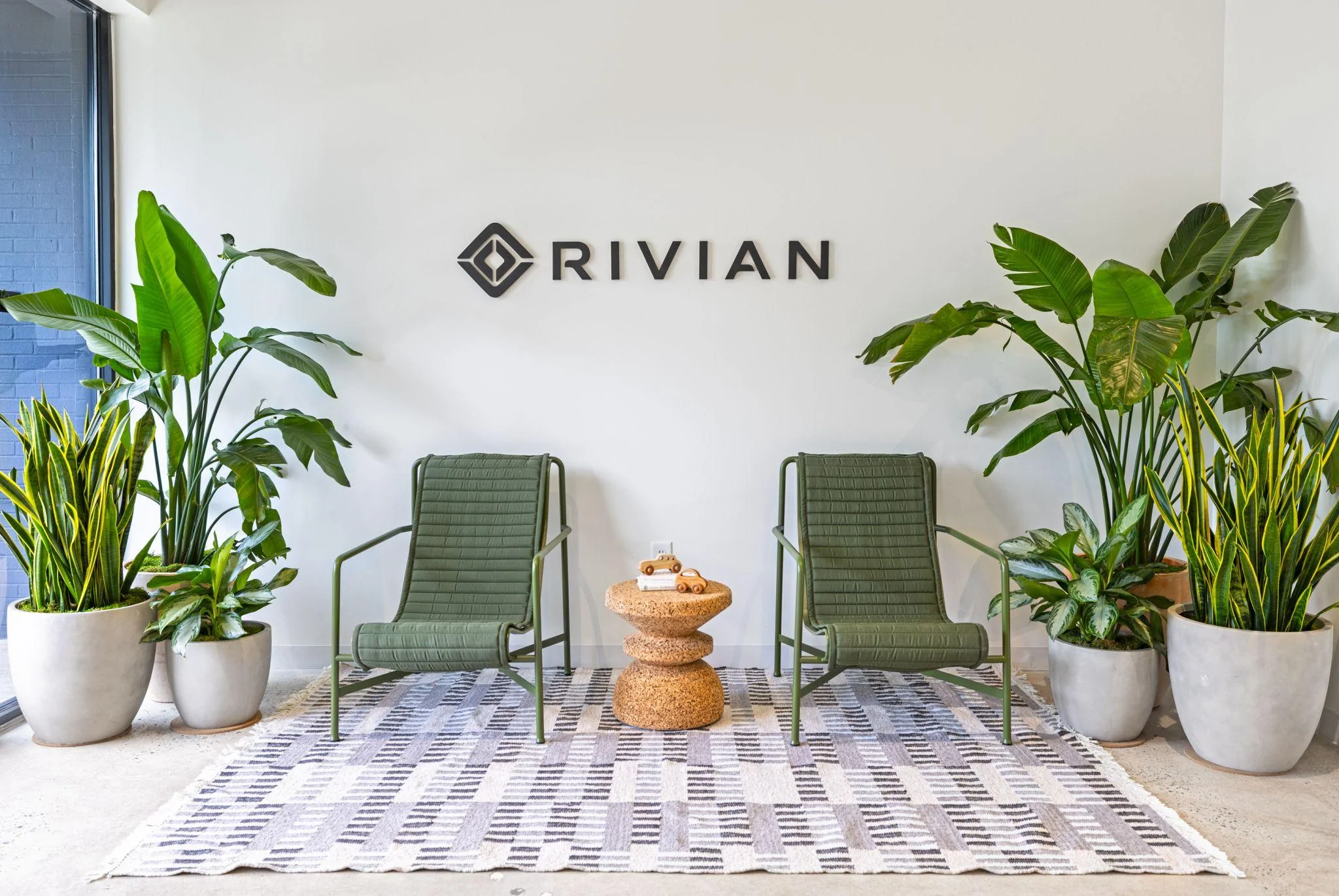 Rivian R1T R1S Rivian Service Centers / Retail Locations List / Other Facilities (Pics & Updates) atl_sc_rivian_2