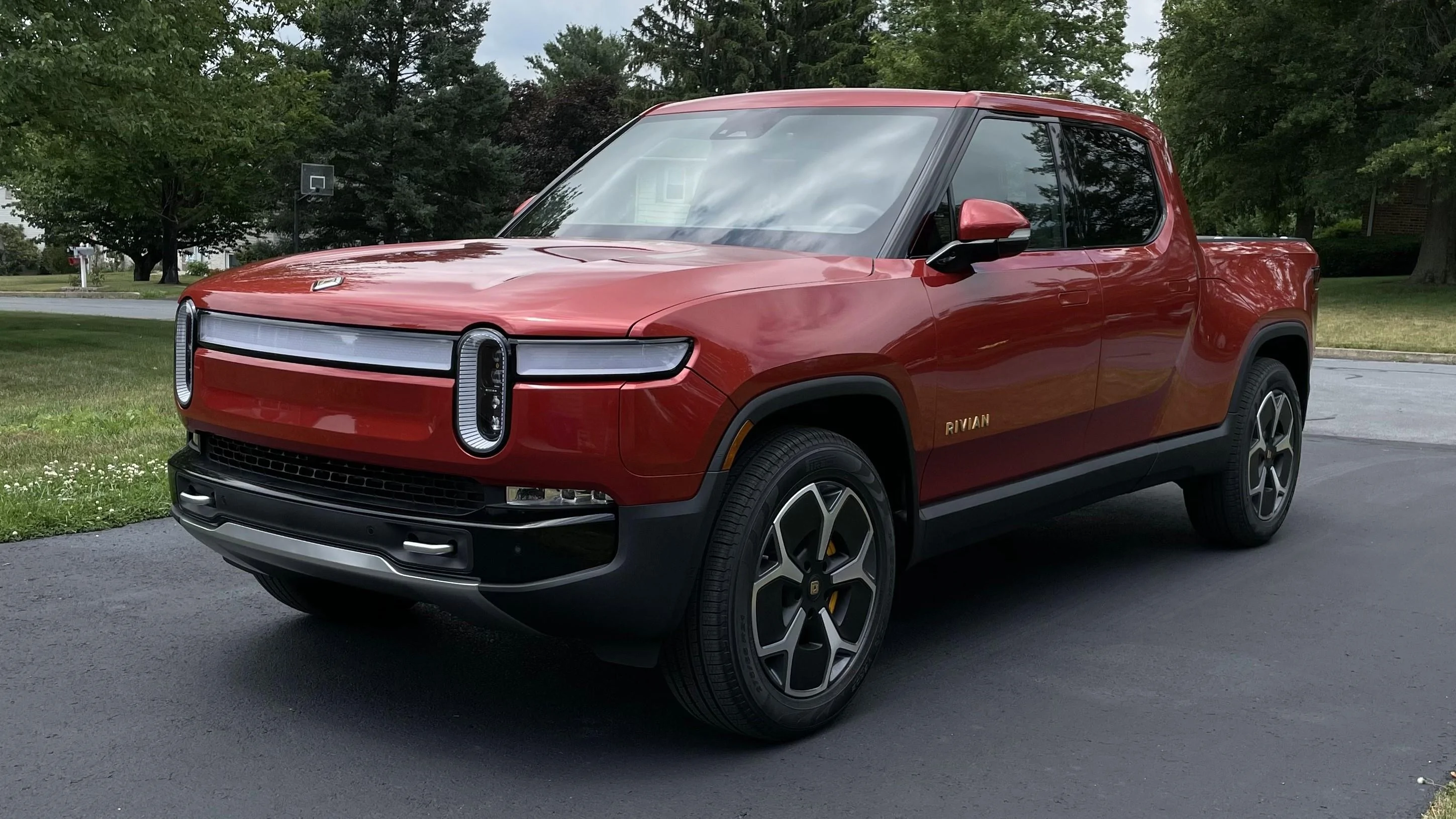 Rivian R1T R1S RED CANYON Rivian Photos 20220624_172044727_iOS