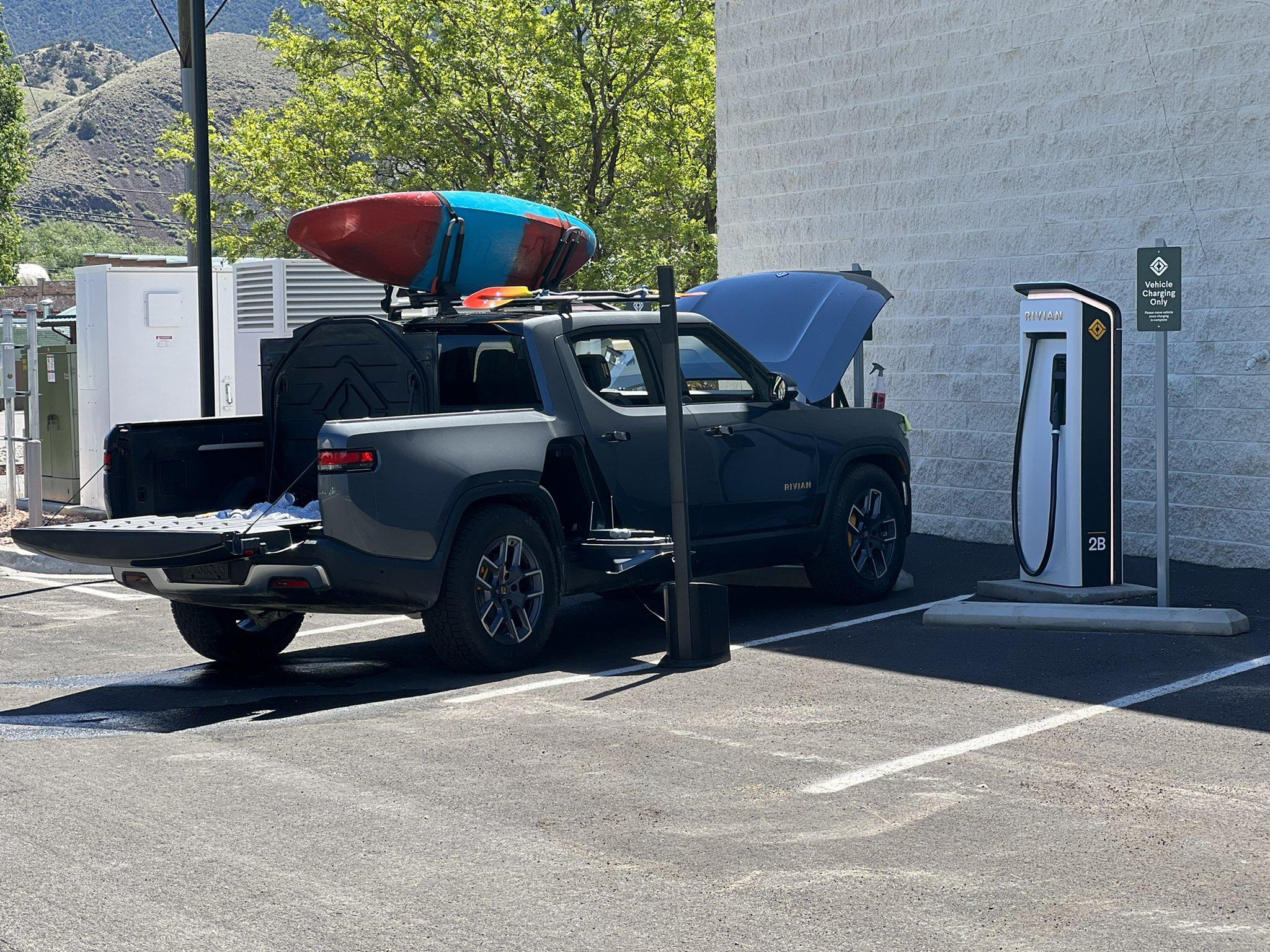 Rivian R1T R1S Rivian Adventure Network (RAN) Fast Charging Launches in Colorado and California FWRj6DjXwAAZ3Ak