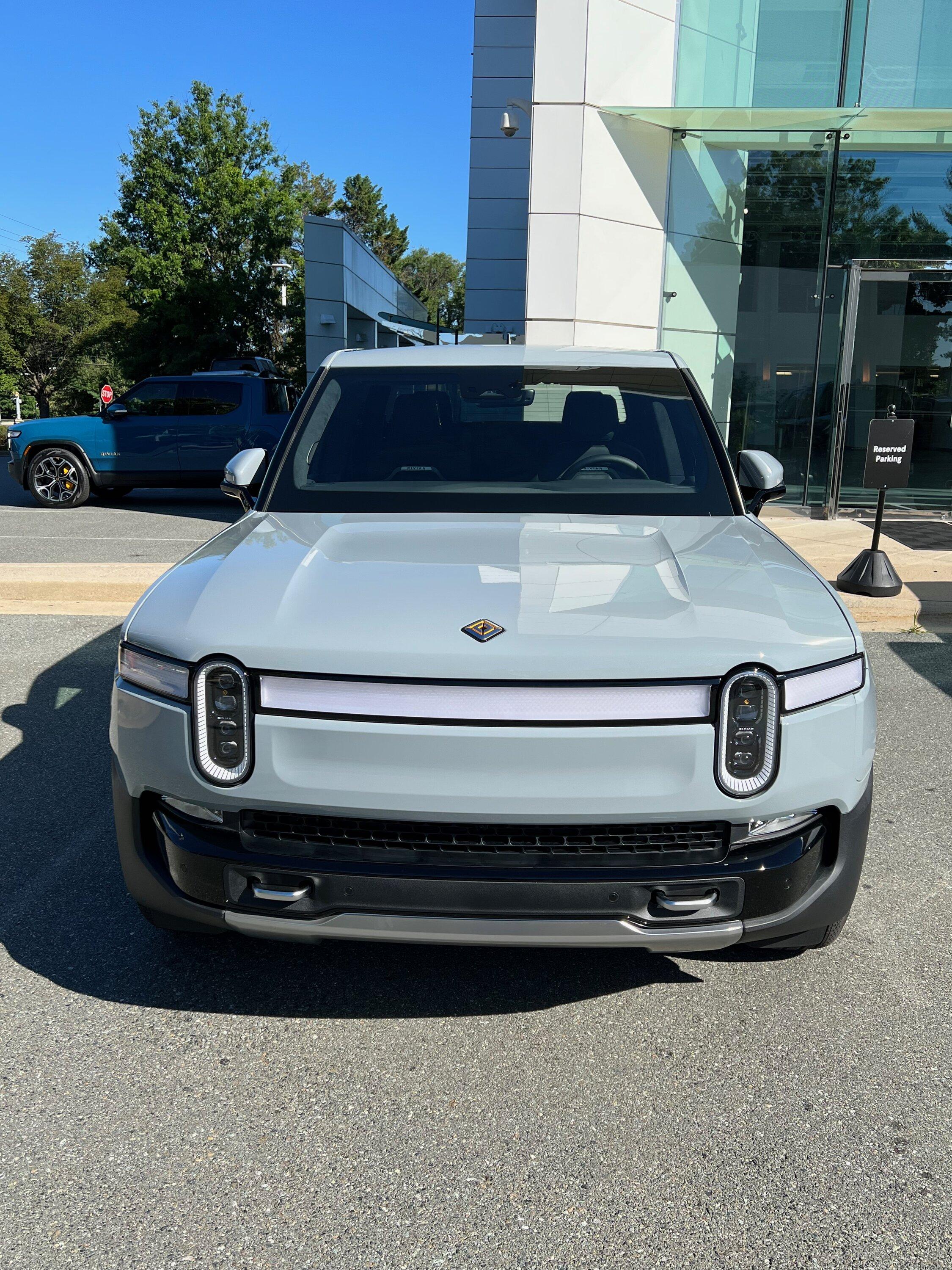 Rivian R1T R1S LIMESTONE R1T Photos IMG_0885