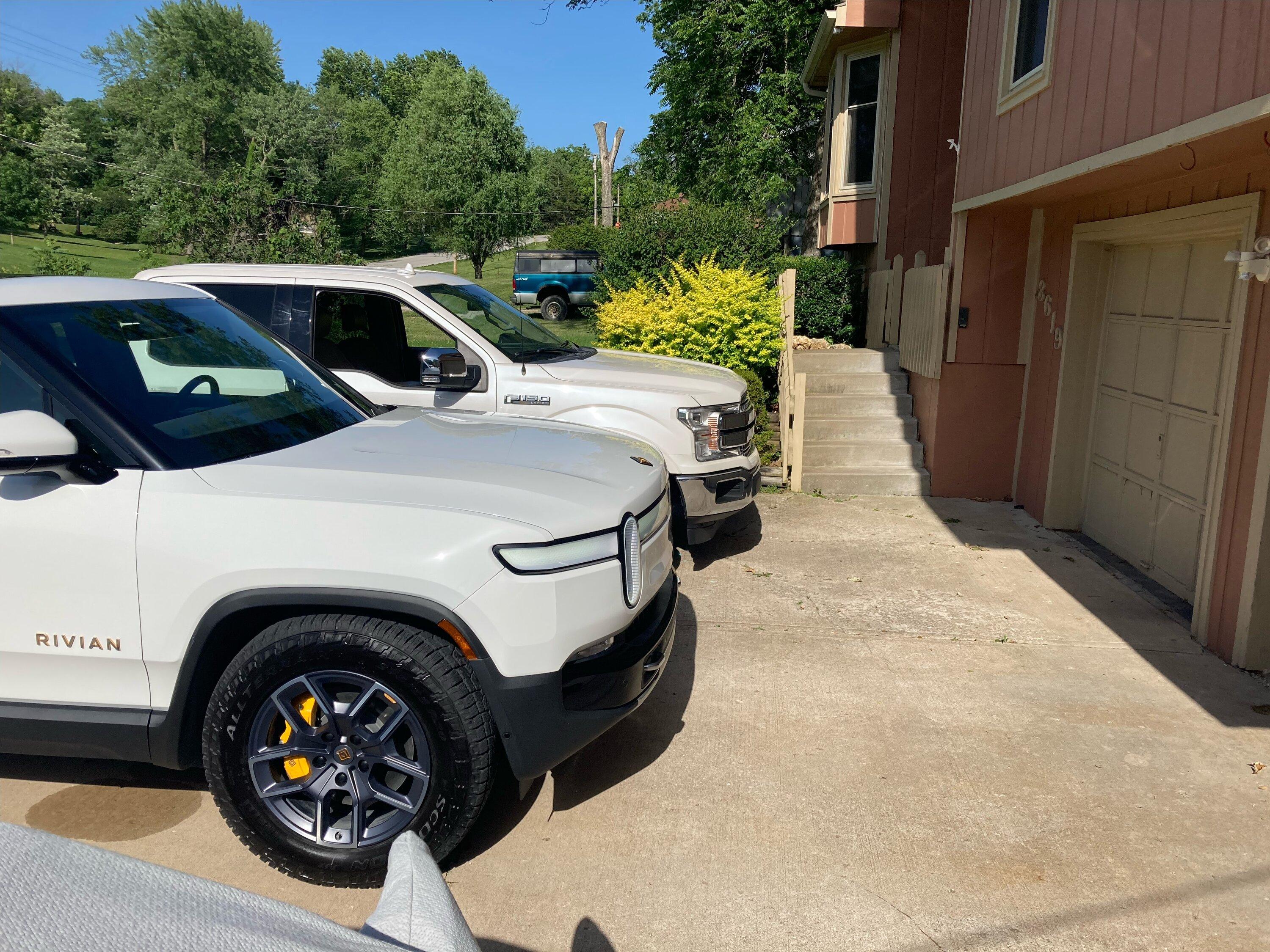 Rivian R1T R1S White R1T vs White F-150 Side-by-Side Comparison Look IMG_2487.JPG