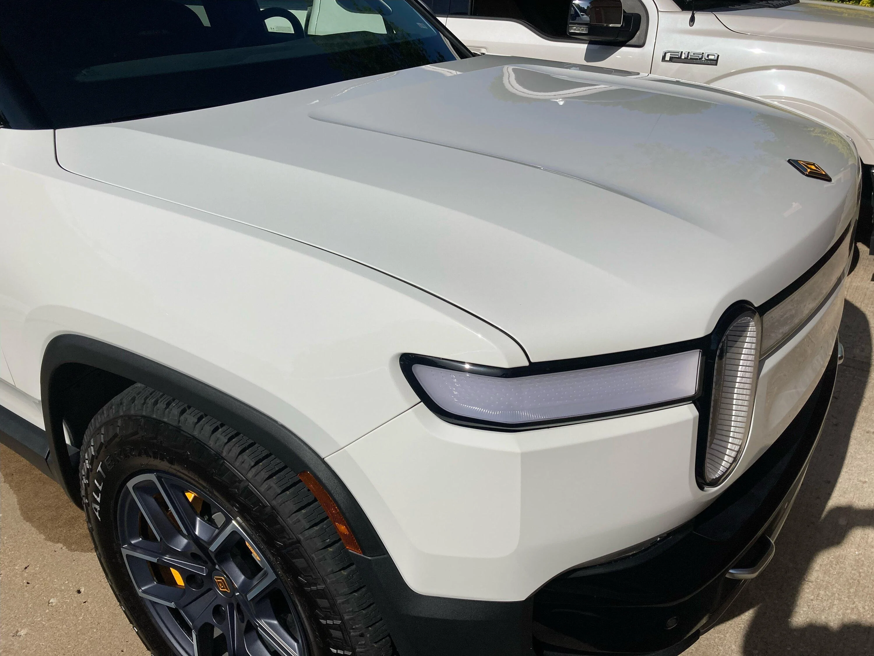 Rivian R1T R1S White R1T vs White F-150 Side-by-Side Comparison Look IMG_2499