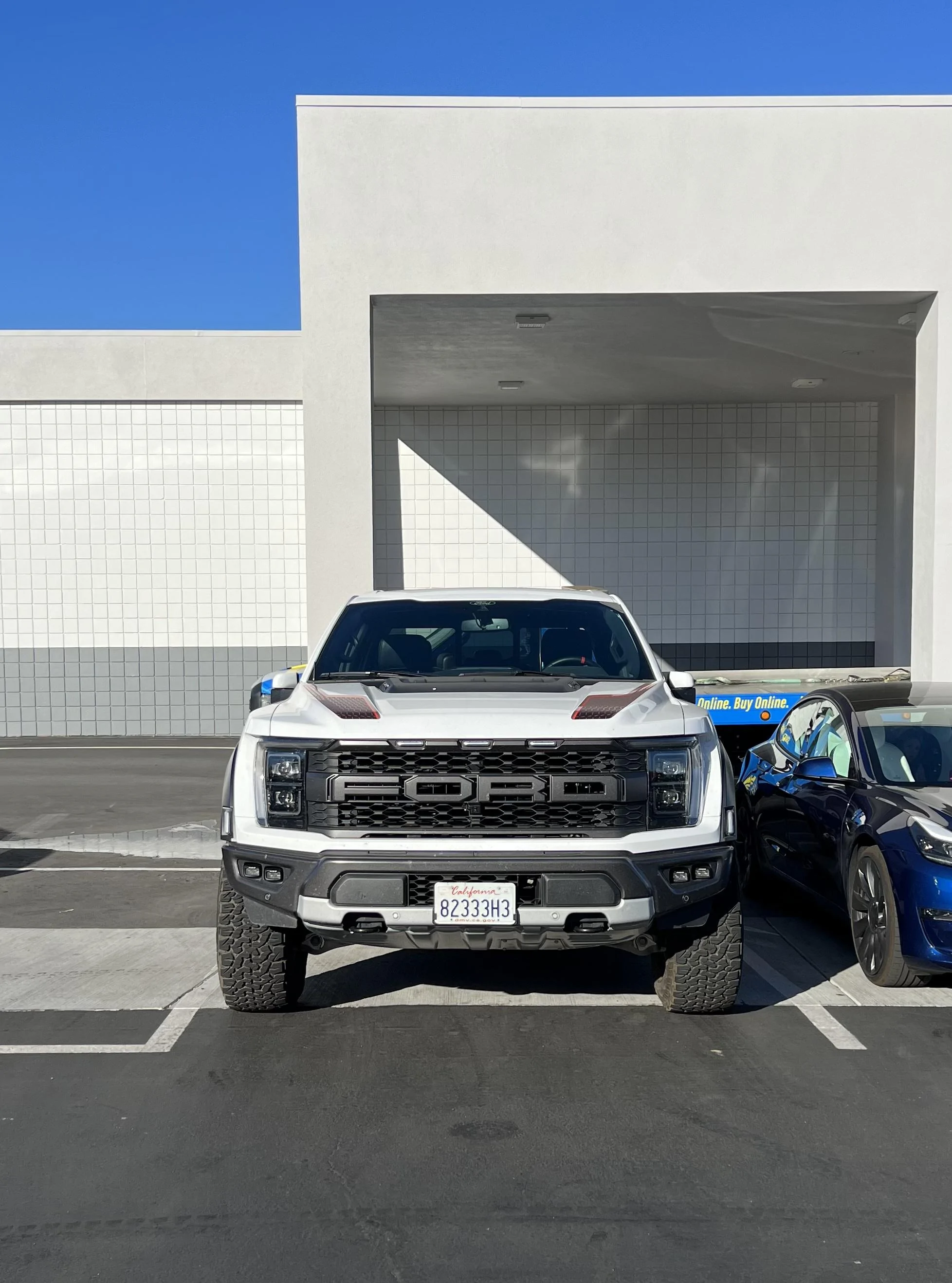 Rivian R1T R1S White R1T vs White F-150 Side-by-Side Comparison Look 5926FE9B-7692-4088-BFC9-8E091A2CD0E4
