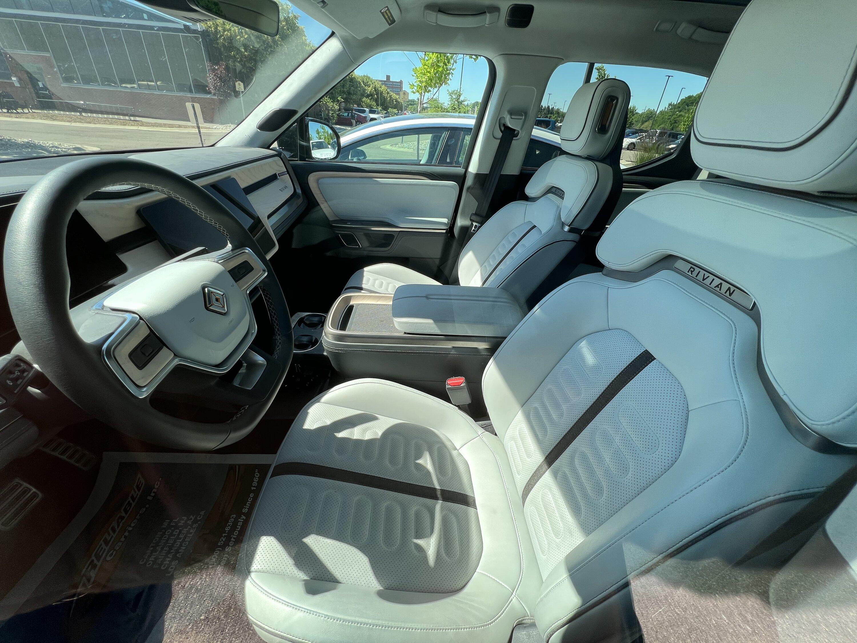 Rivian R1T R1S OCEAN COAST Rivian Interior Photos 0AA6037E-56D8-4E5E-B9BB-F0C0049C9300