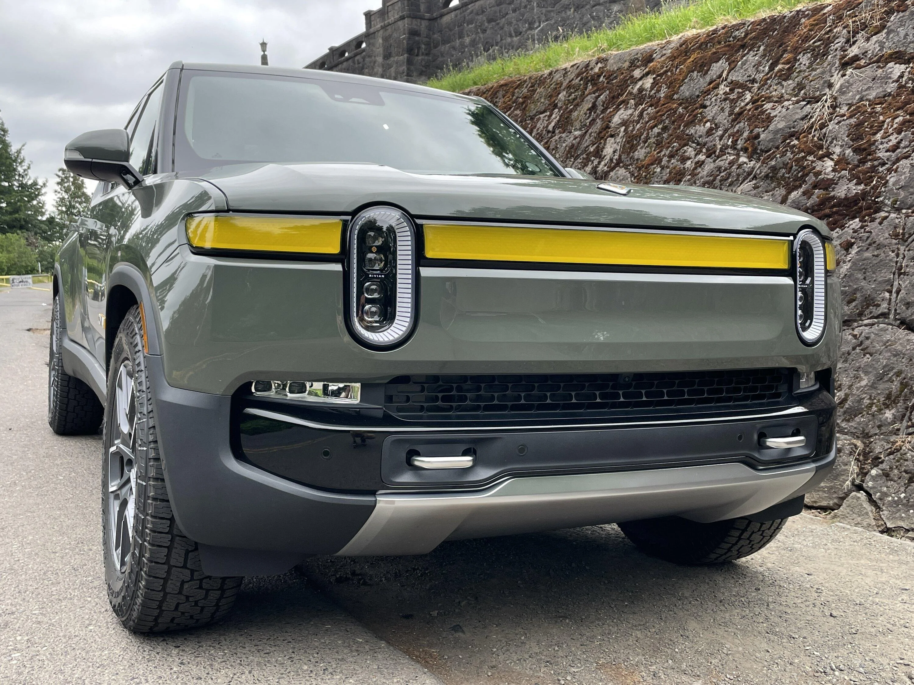 Rivian R1T R1S Front Light Bar mod / customizing ideas? ADDD3343-7732-4BC2-A662-57F9DCBB8FFB_1_201_a