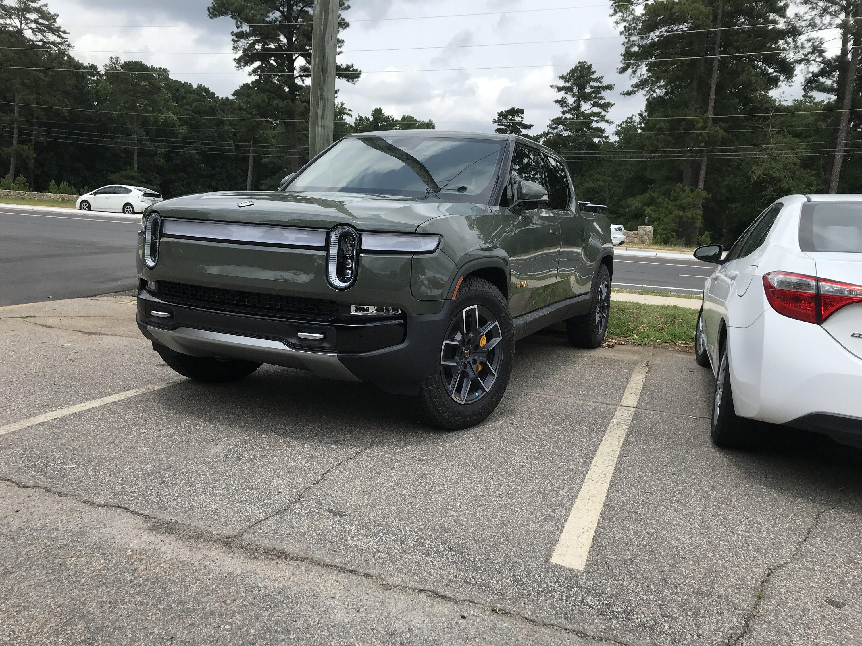 Rivian R1T R1S My First Sighting! - Launch Green in Raleigh IMG_4303.JPG
