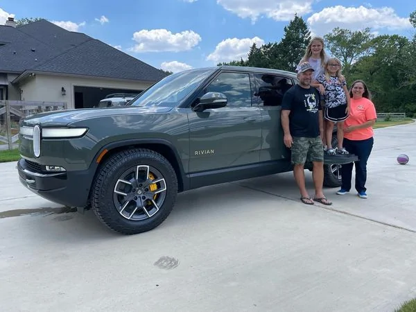 Rivian R1T R1S April - May 2022 Delivery Club/Hype Thread Rivian and family