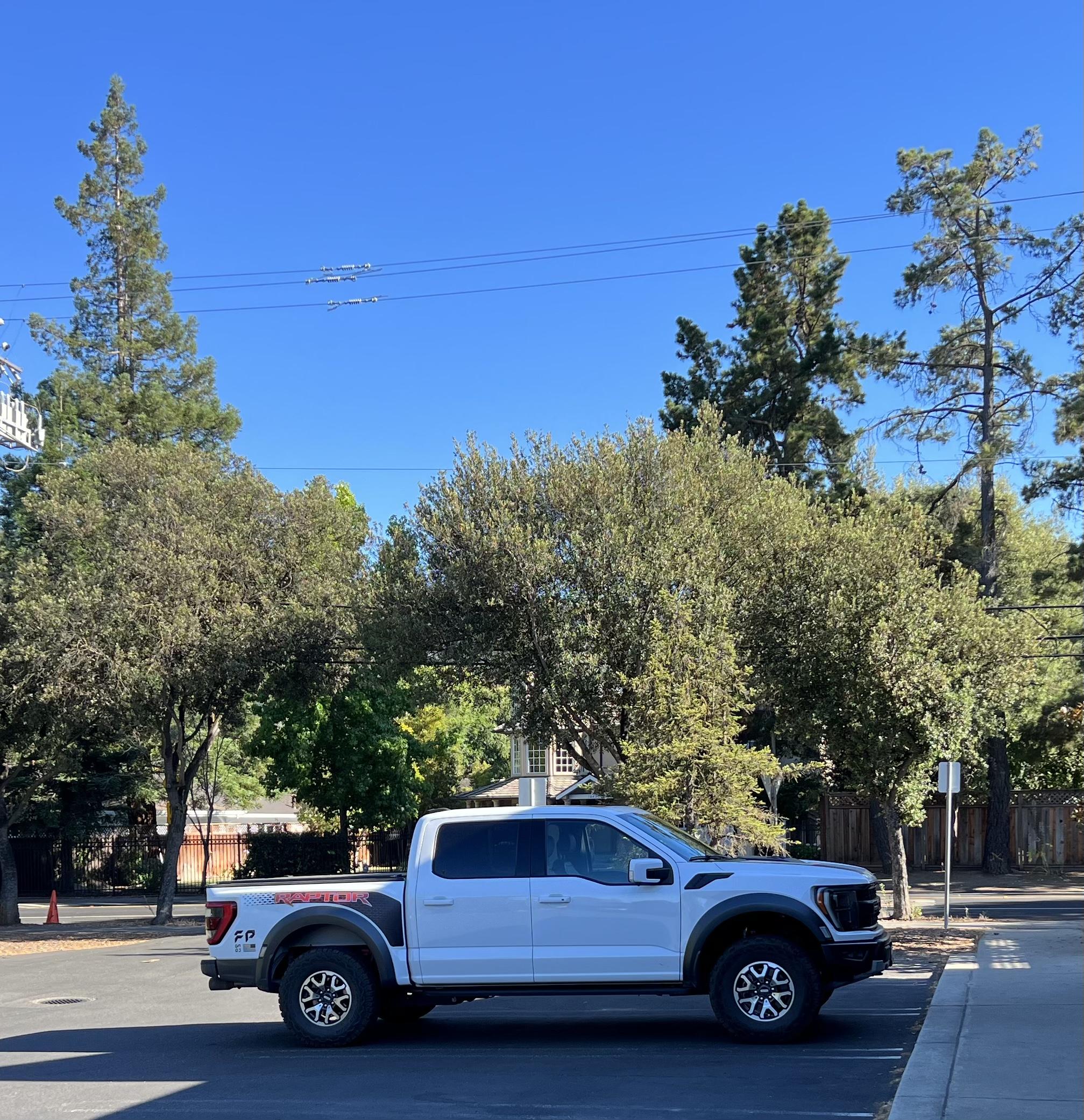 Rivian R1T R1S R1S Size Comparisons to other SUVs and Trucks 59C93630-E55A-471E-A7CA-65277DA20BE9
