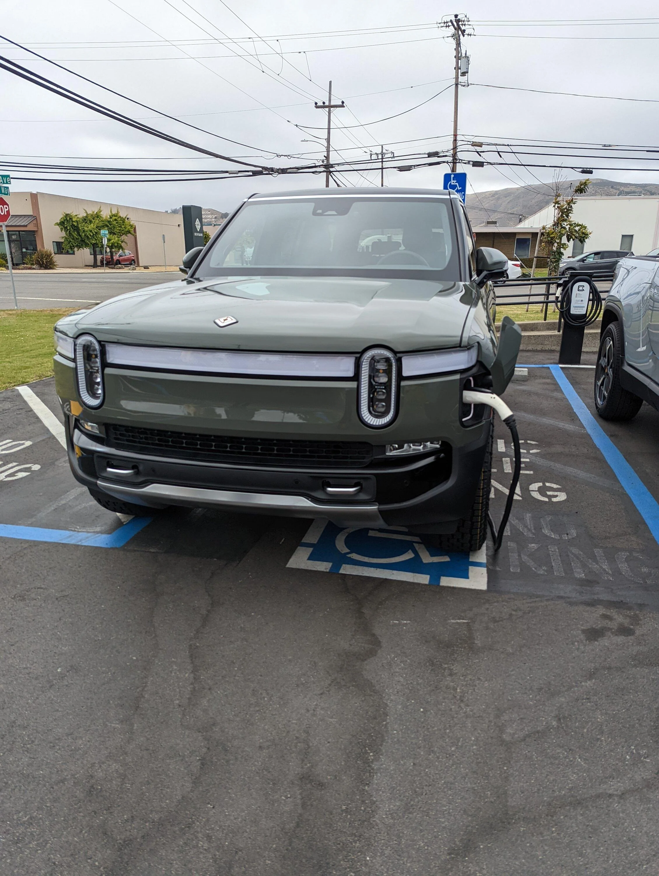 Rivian R1T R1S ? LAUNCH GREEN R1S  Photos PXL_20220630_233655675
