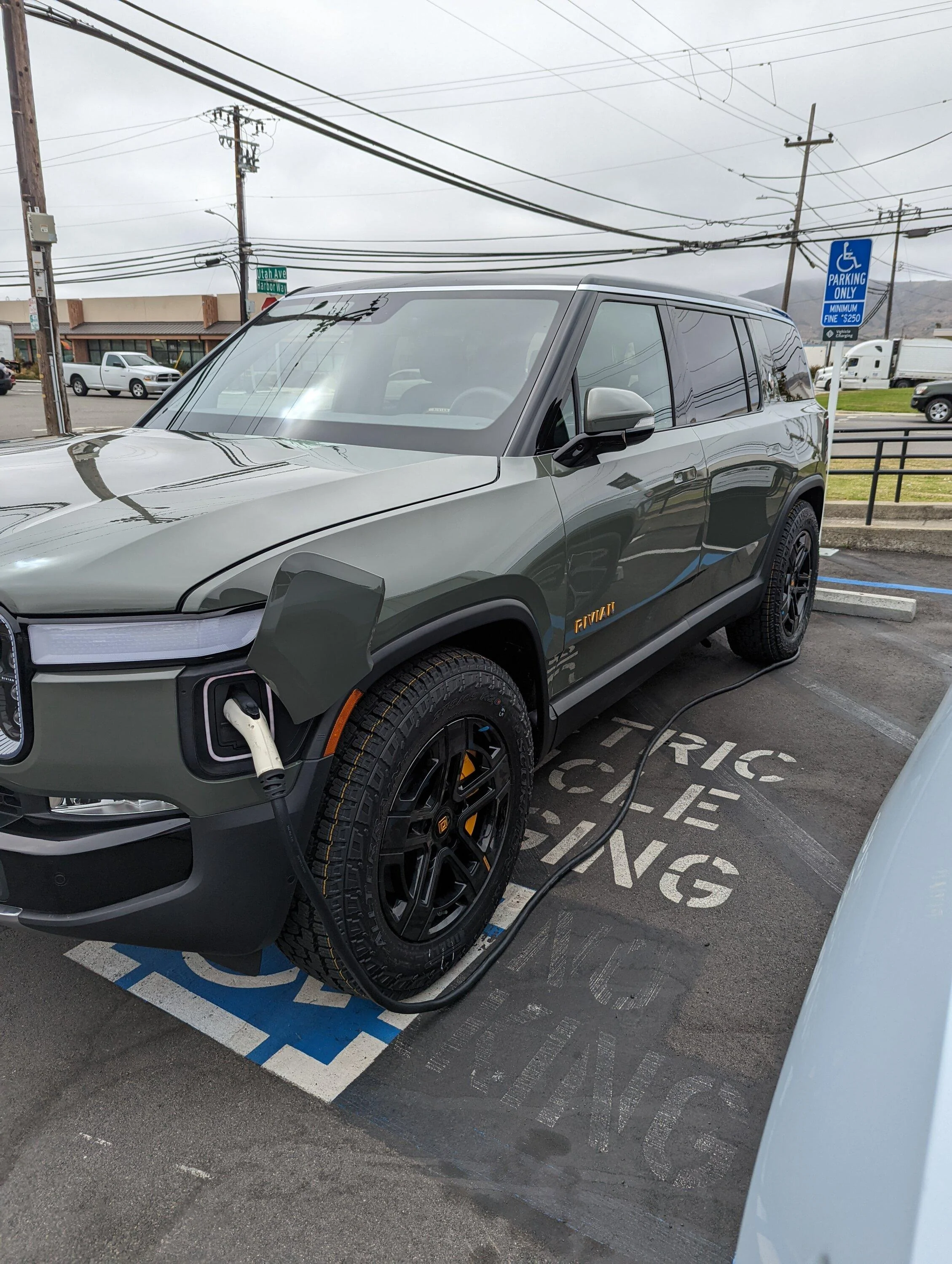 Rivian R1T R1S ? LAUNCH GREEN R1S  Photos PXL_20220630_233700300