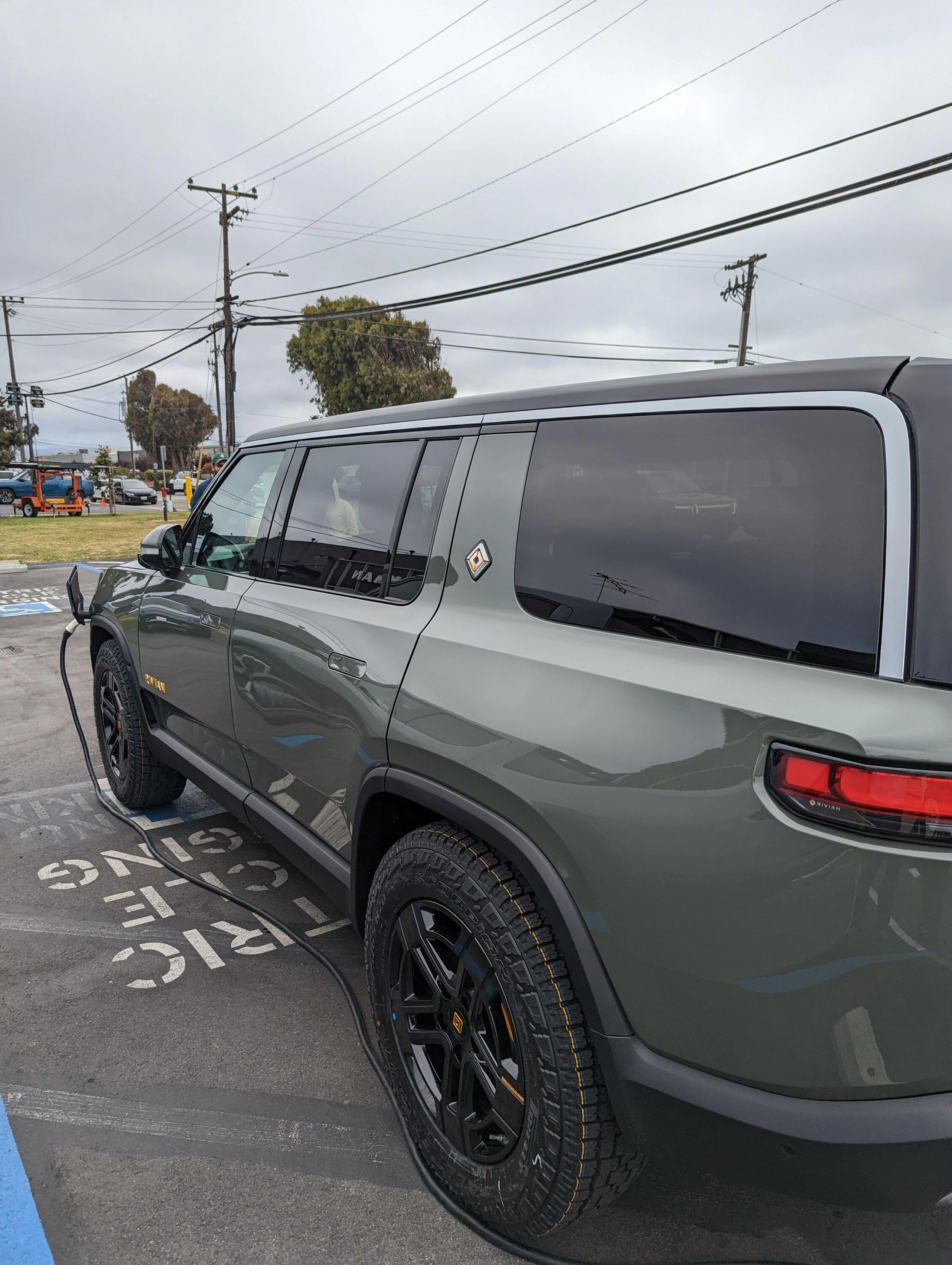 Rivian R1T R1S ? LAUNCH GREEN R1S  Photos PXL_20220630_233718743