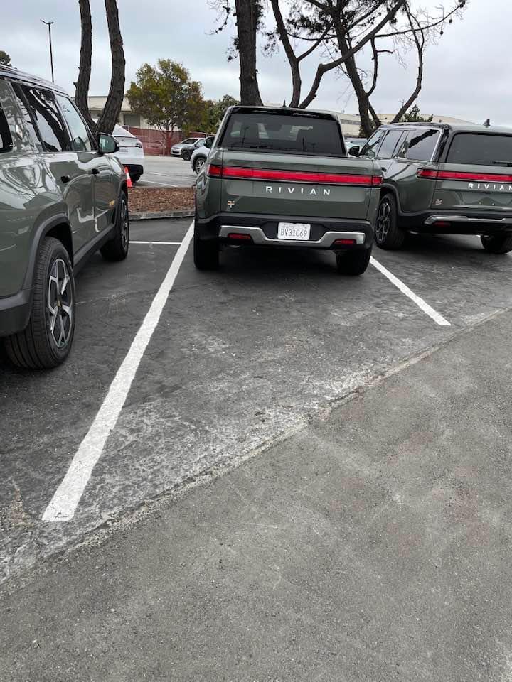 Rivian R1T R1S Real Rivian Photos & Videos FWhf1p5X0AsV-rS