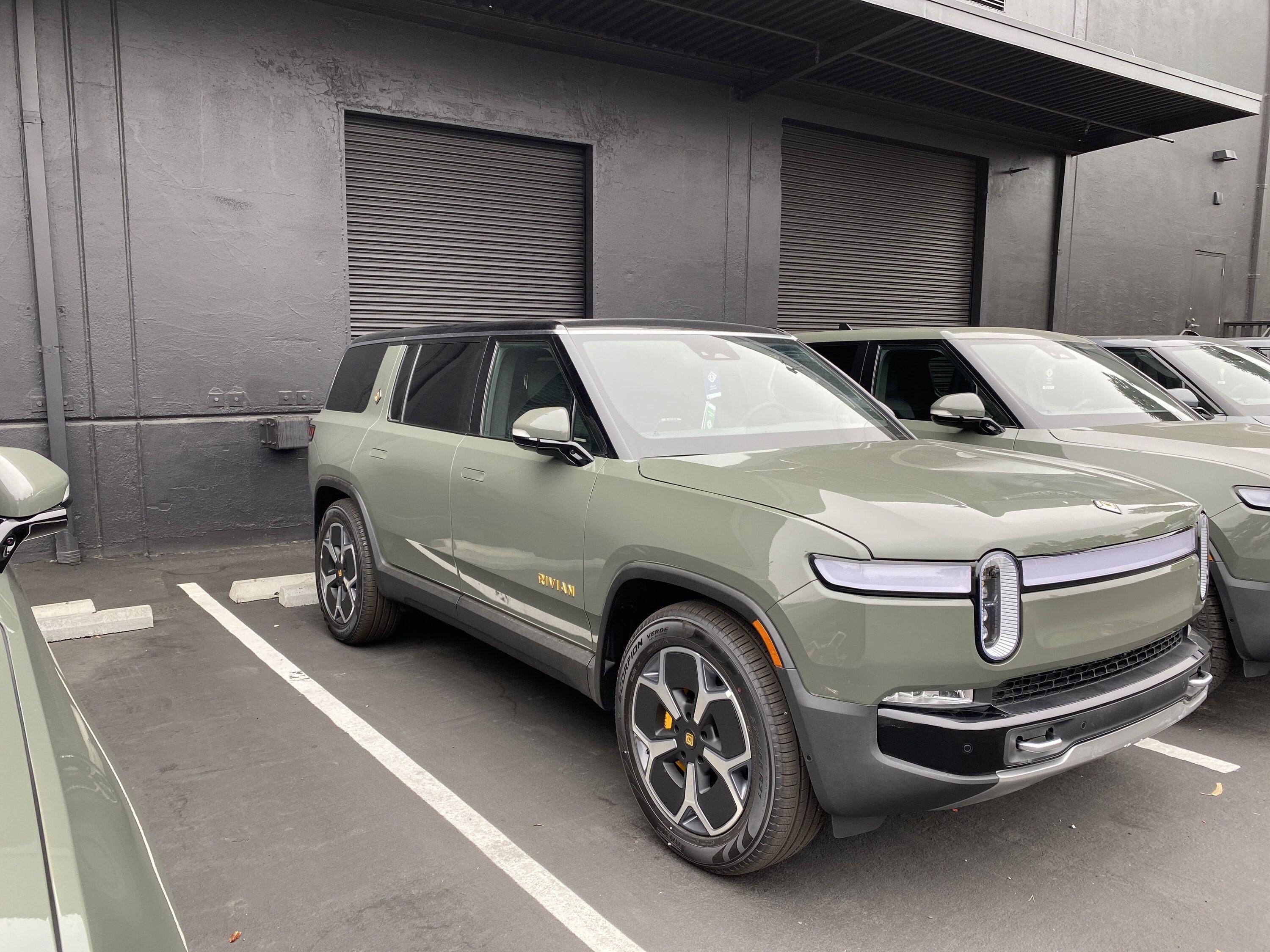 Rivian R1T R1S Real Rivian Photos & Videos EBBC0023-903F-4A67-87A5-DF09C679DDD6