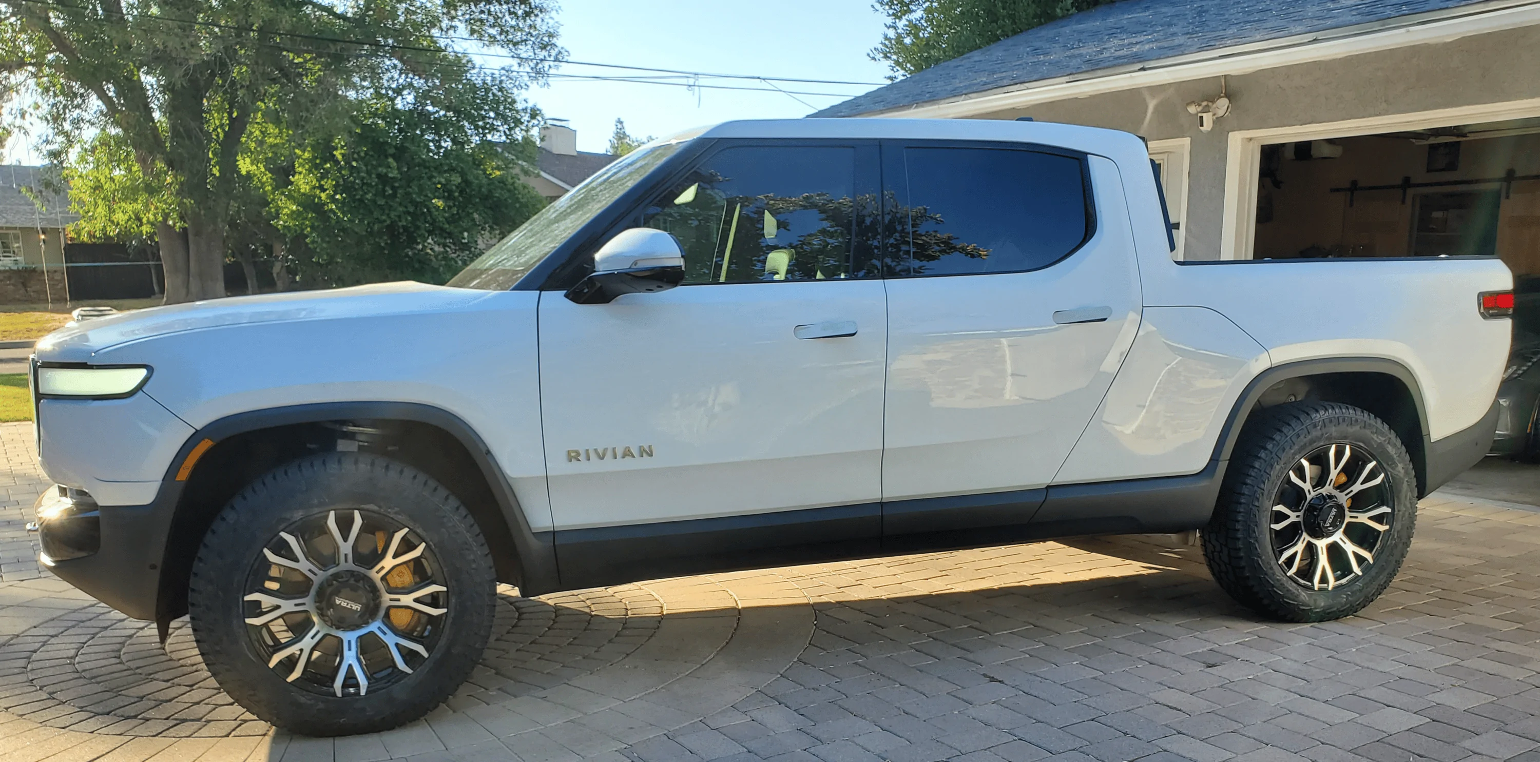 Rivian R1T R1S EDIT: NEW TIRES INSTALLED  / Got the new wheels / tires installed...photos to show fitment, not wheel choice 1656727483182