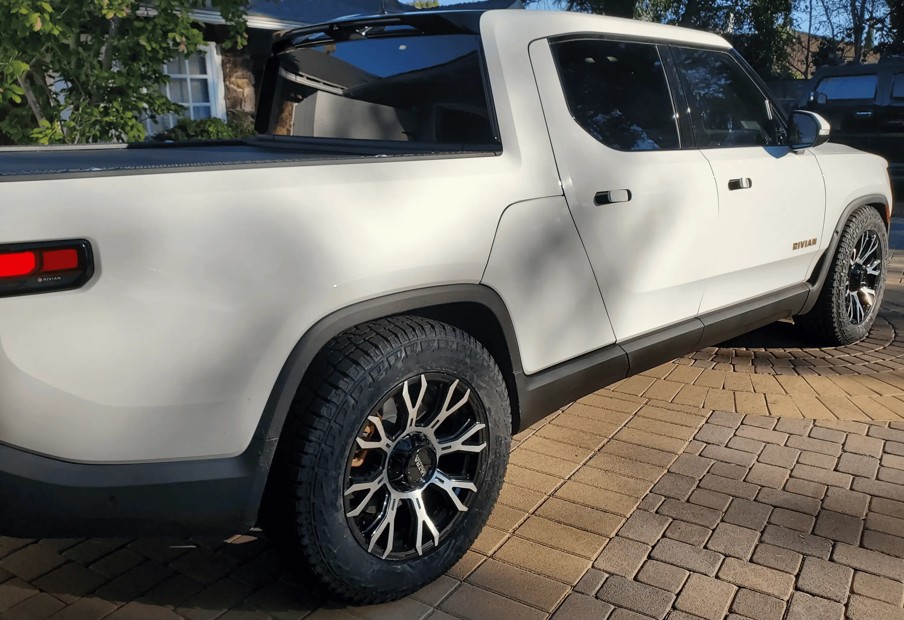 Rivian R1T R1S EDIT: NEW TIRES INSTALLED  / Got the new wheels / tires installed...photos to show fitment, not wheel choice 1656727611129