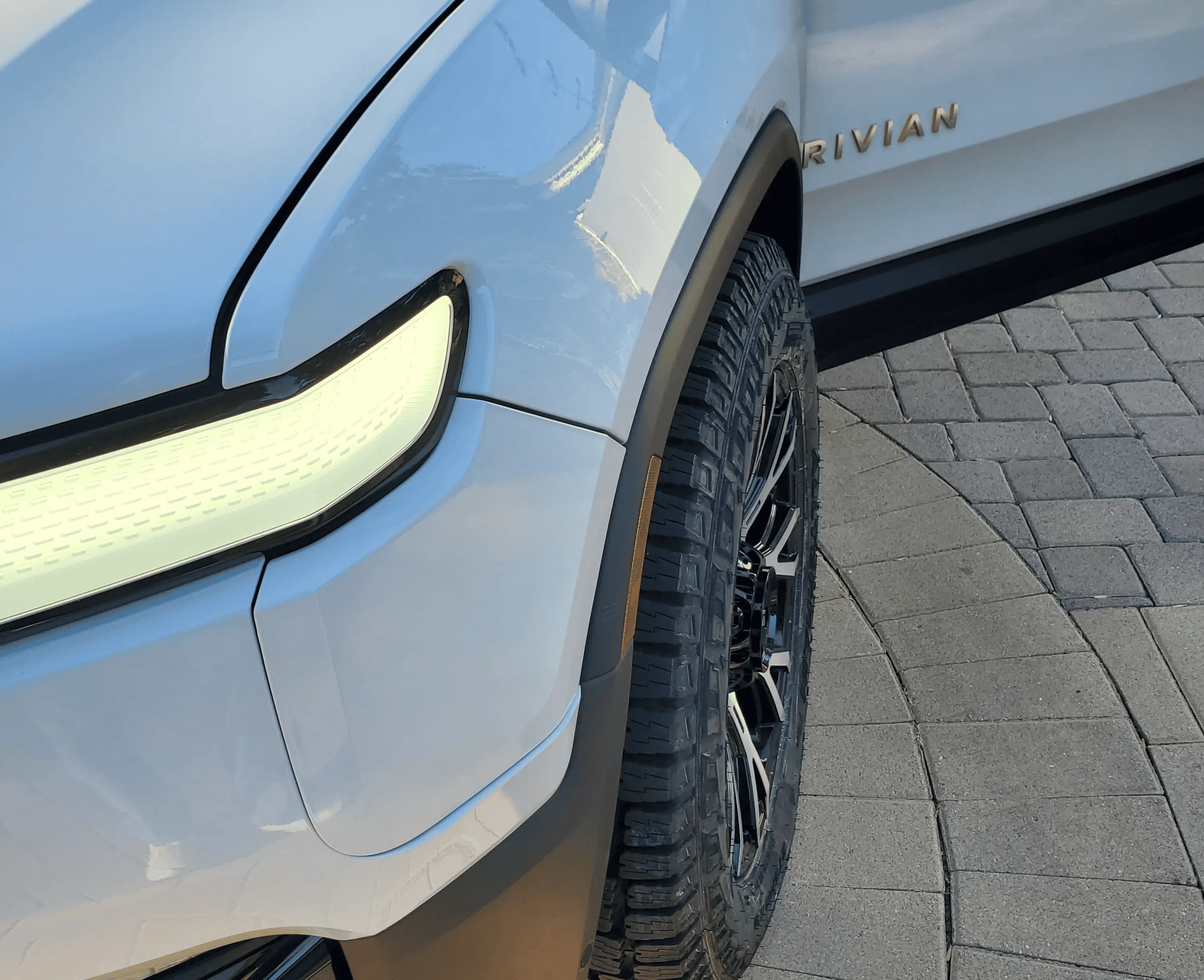 Rivian R1T R1S EDIT: NEW TIRES INSTALLED  / Got the new wheels / tires installed...photos to show fitment, not wheel choice 1656727789844
