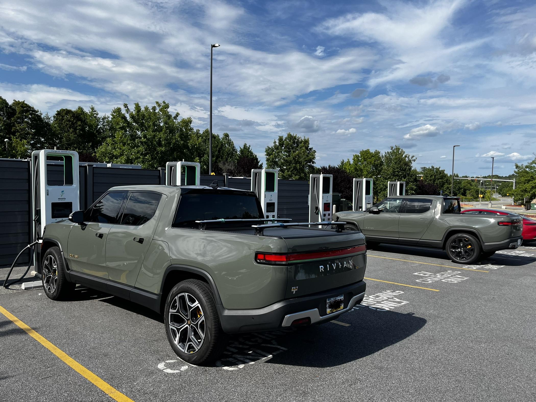 Rivian R1T R1S Real Rivian Photos & Videos A0DCD358-A43A-4530-B67A-F2FA6E923882