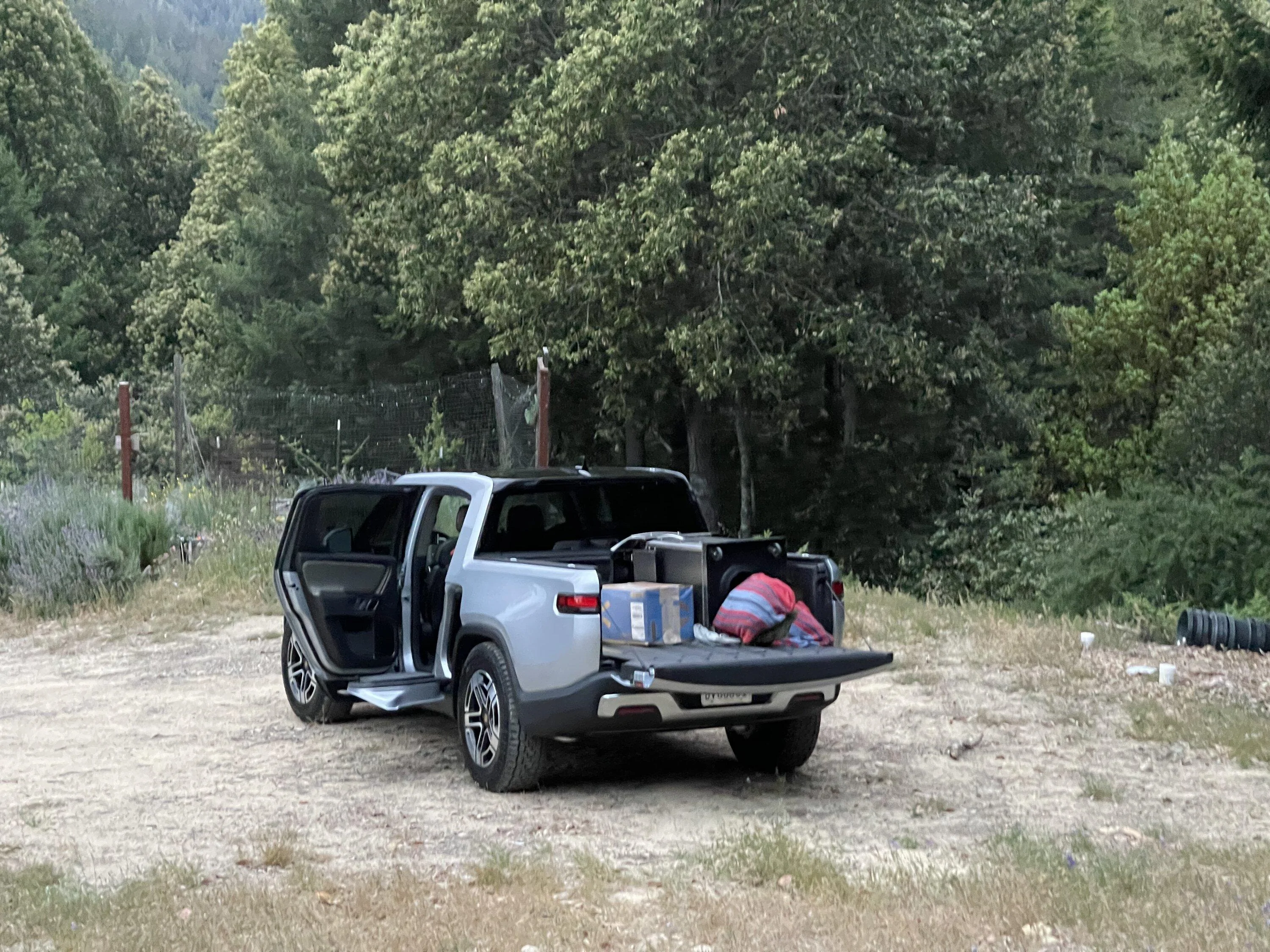 Rivian R1T R1S Any LA Silver / Forest Edge pics out there? 80E56319-D40E-4795-91CA-FEC44FE66A0F