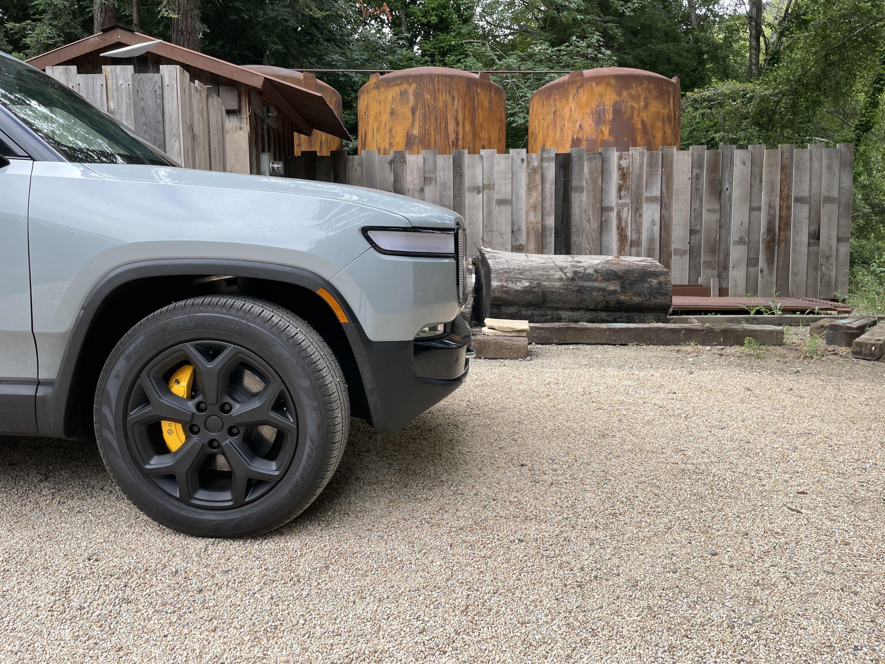 Rivian R1T R1S Modified: Matte black 21" wheels and matte black back bumper on R1T IMG_8824
