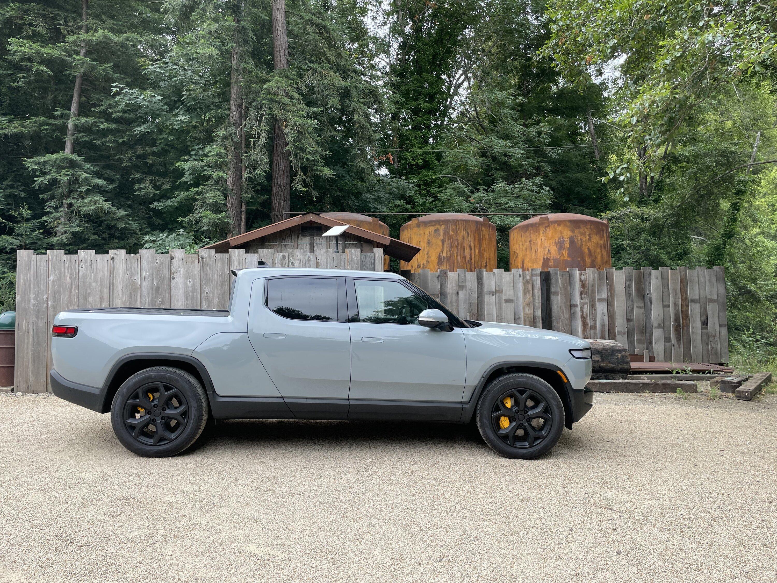 Rivian R1T R1S Modified: Matte black 21" wheels and matte black back bumper on R1T IMG_8823