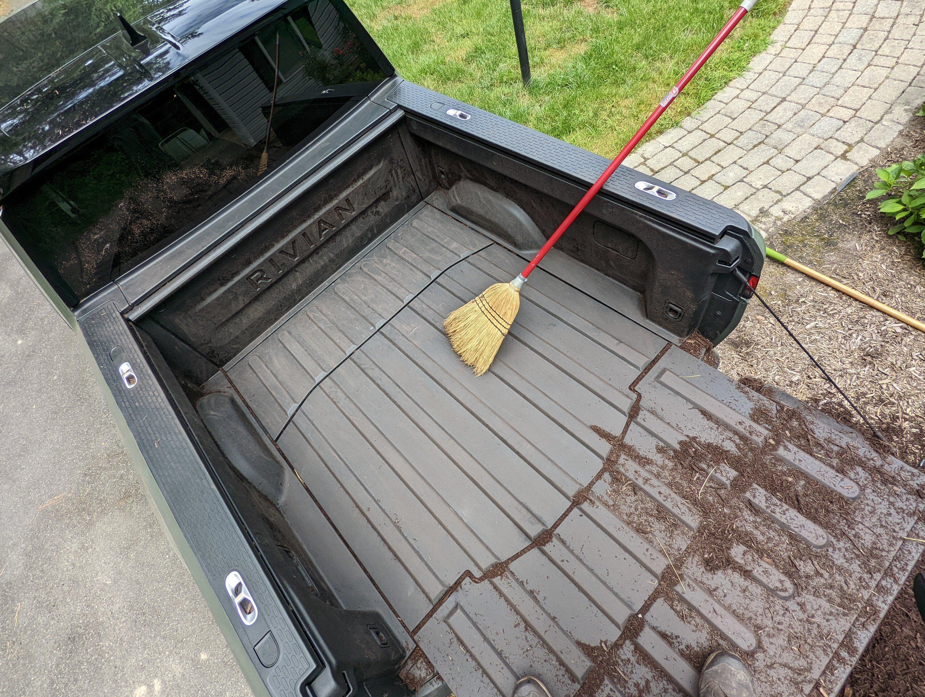 Rivian R1T R1S Using my R1T, an Adventure in trying it out as a Work Truck. (my initial review w/ pics) PXL_20220620_151052105