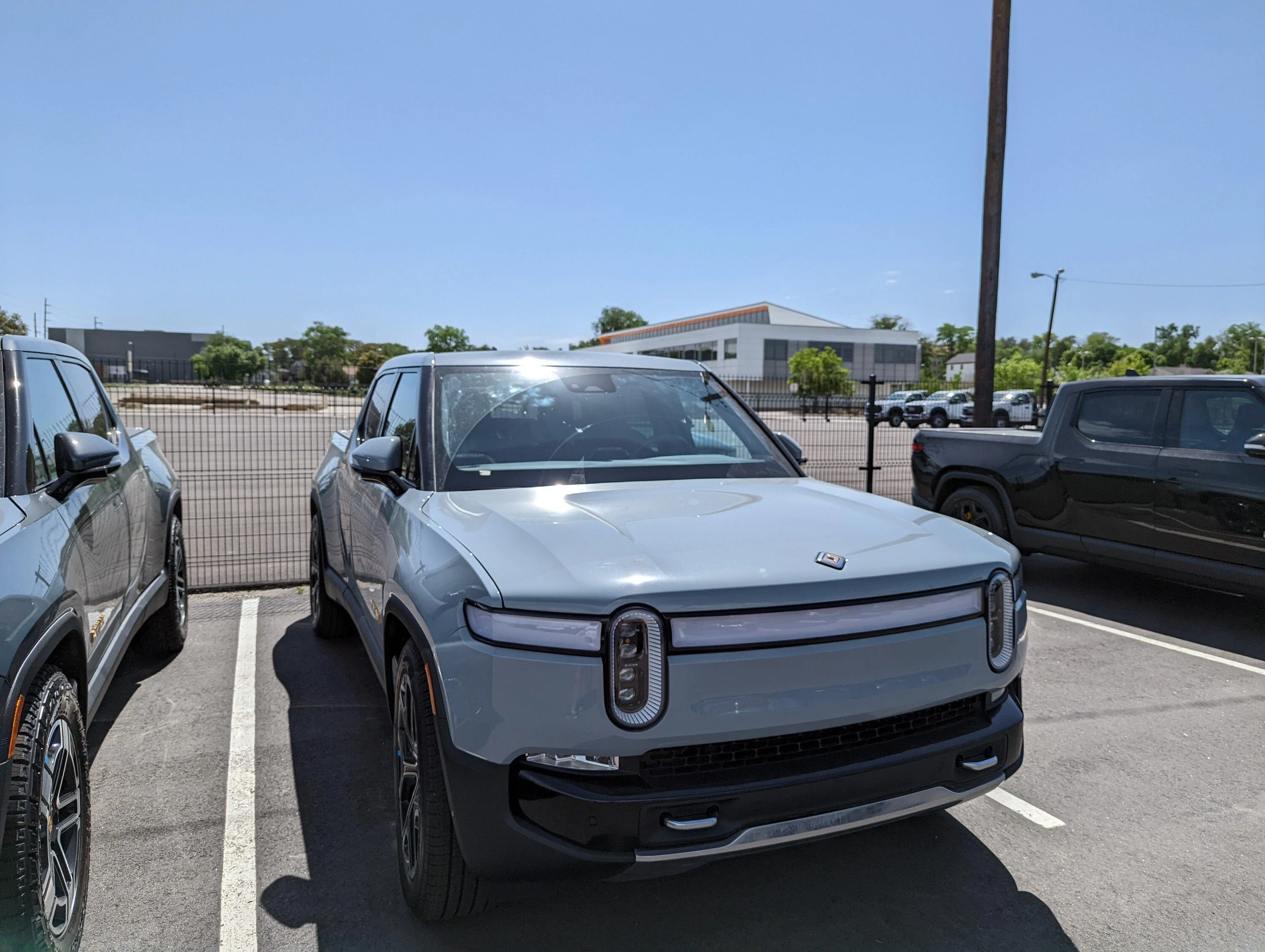 Rivian R1T R1S LIMESTONE R1T Photos PXL_20220529_164820191